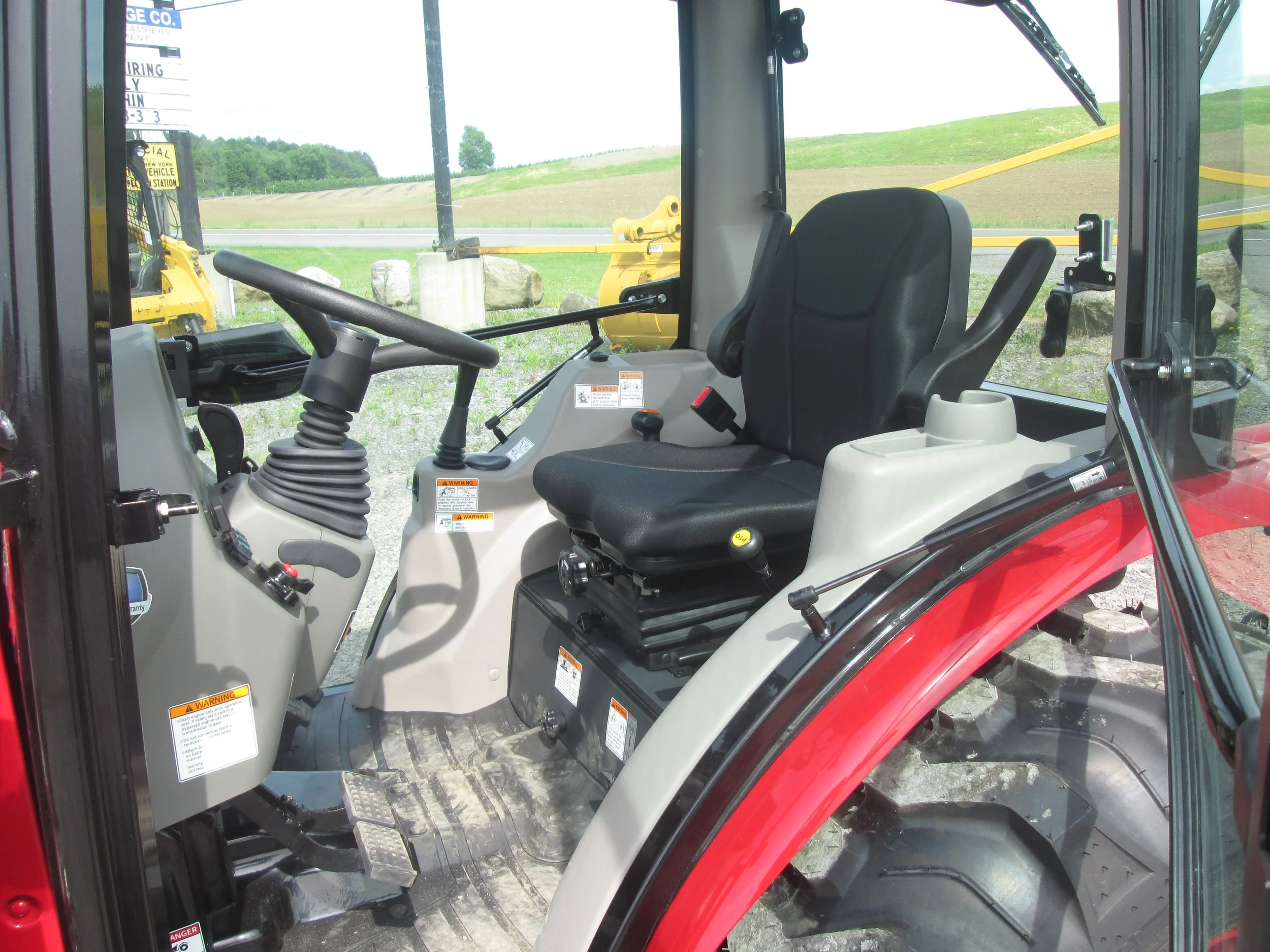 TYM T474 HST CAB (16)#0072.JPG