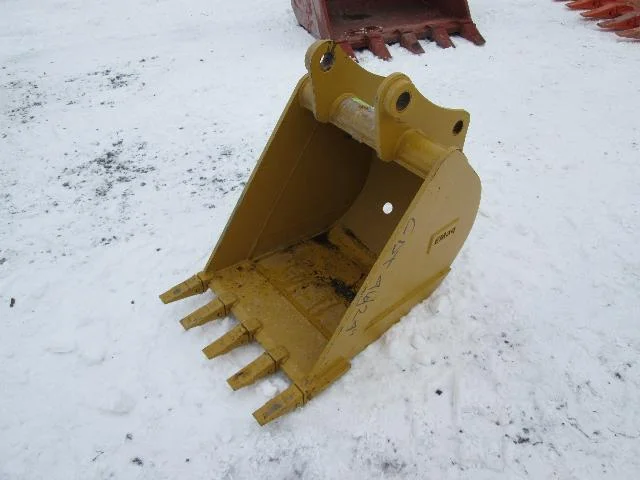 8589 Emaq 24in Tooth Bucket (02.14.14).JPG