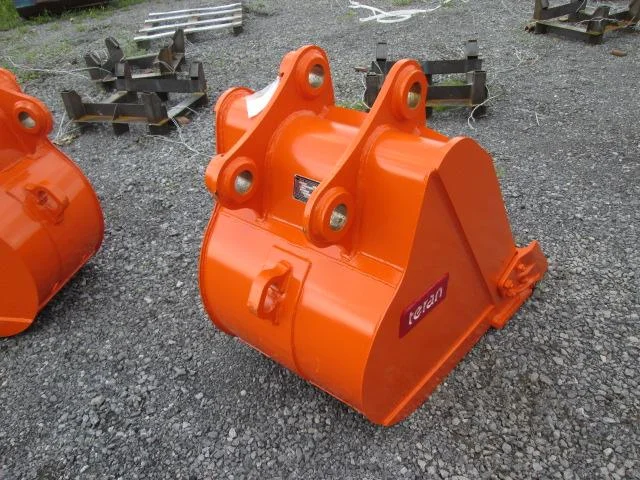 1256 30in EMAQ Tooth Bucket(07.24.15) a.JPG