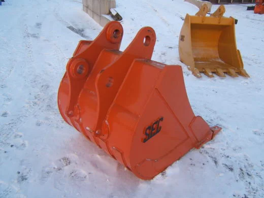 5542 42in Tooth Bucket a.jpg