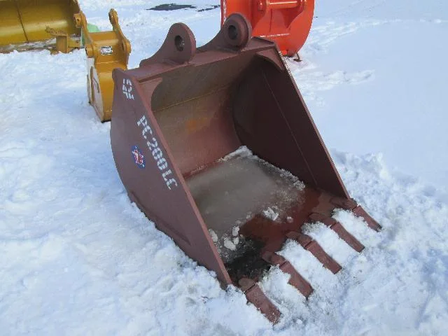 6323 42in TL Tooth Bucket (02.19.16).JPG