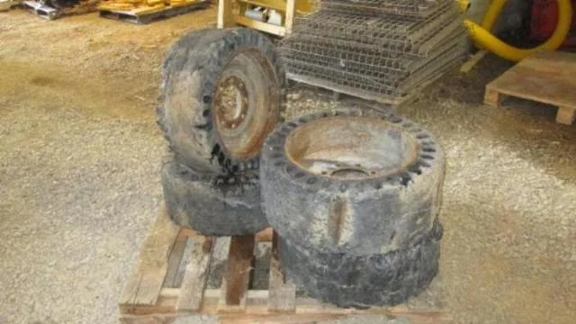 4 Solid Deal  31x6x10 Skid Steer Tires (10.24.15) a.JPG