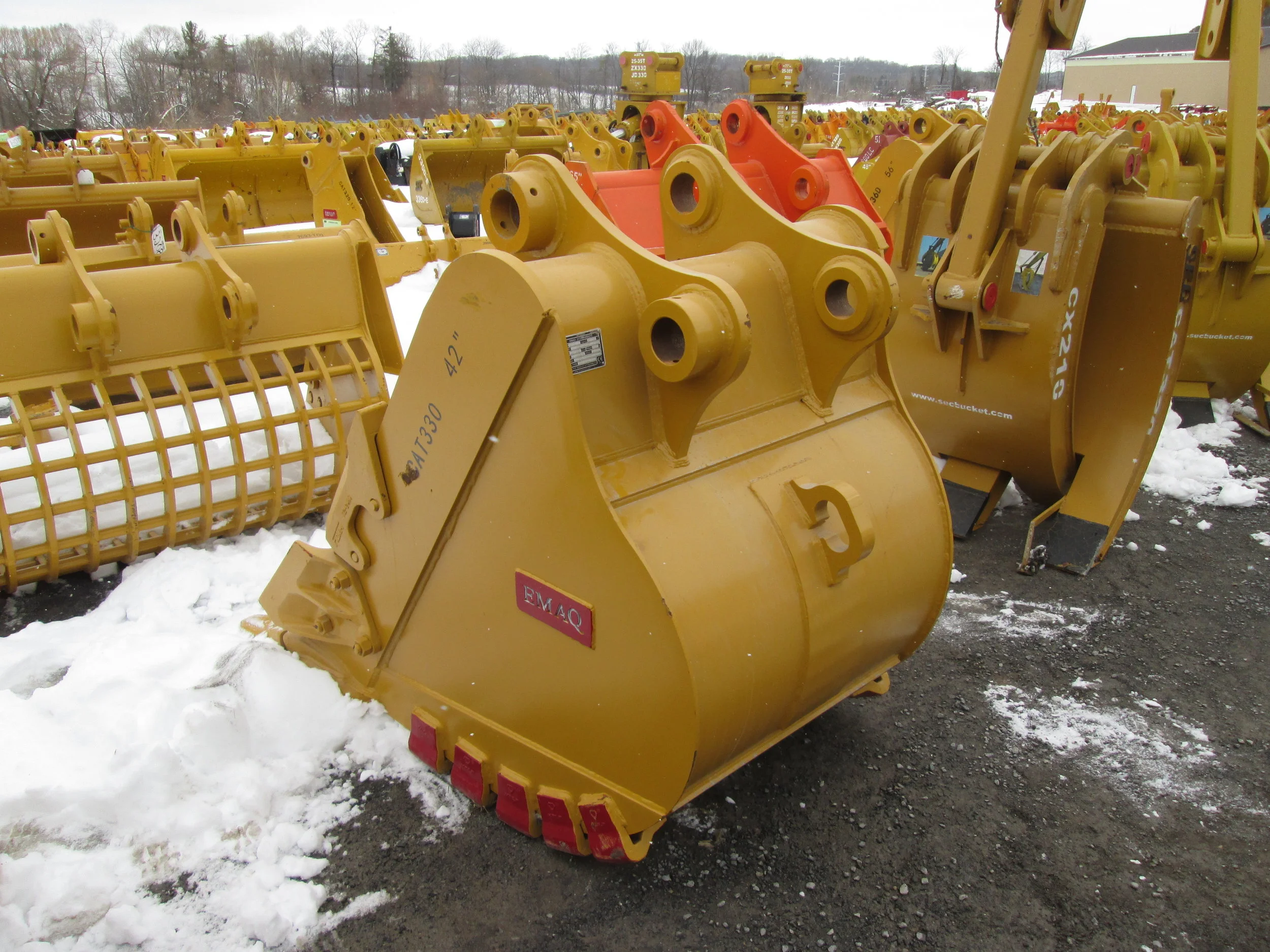 6084 42in Emaq Tooth Bucket (03.06.18) a.JPG