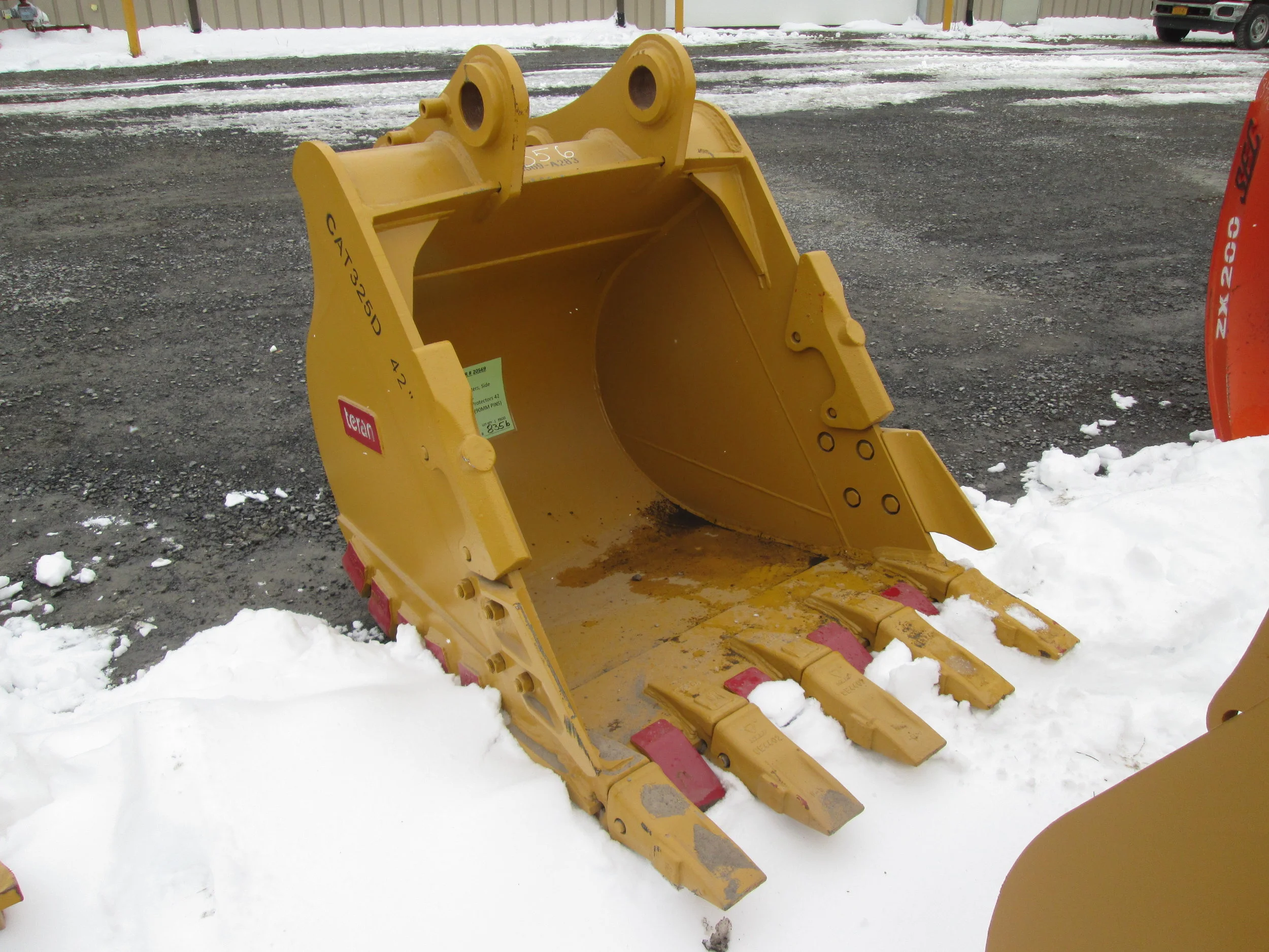 6078 42in Emaq Tooth Bucket (03.16.18).JPG