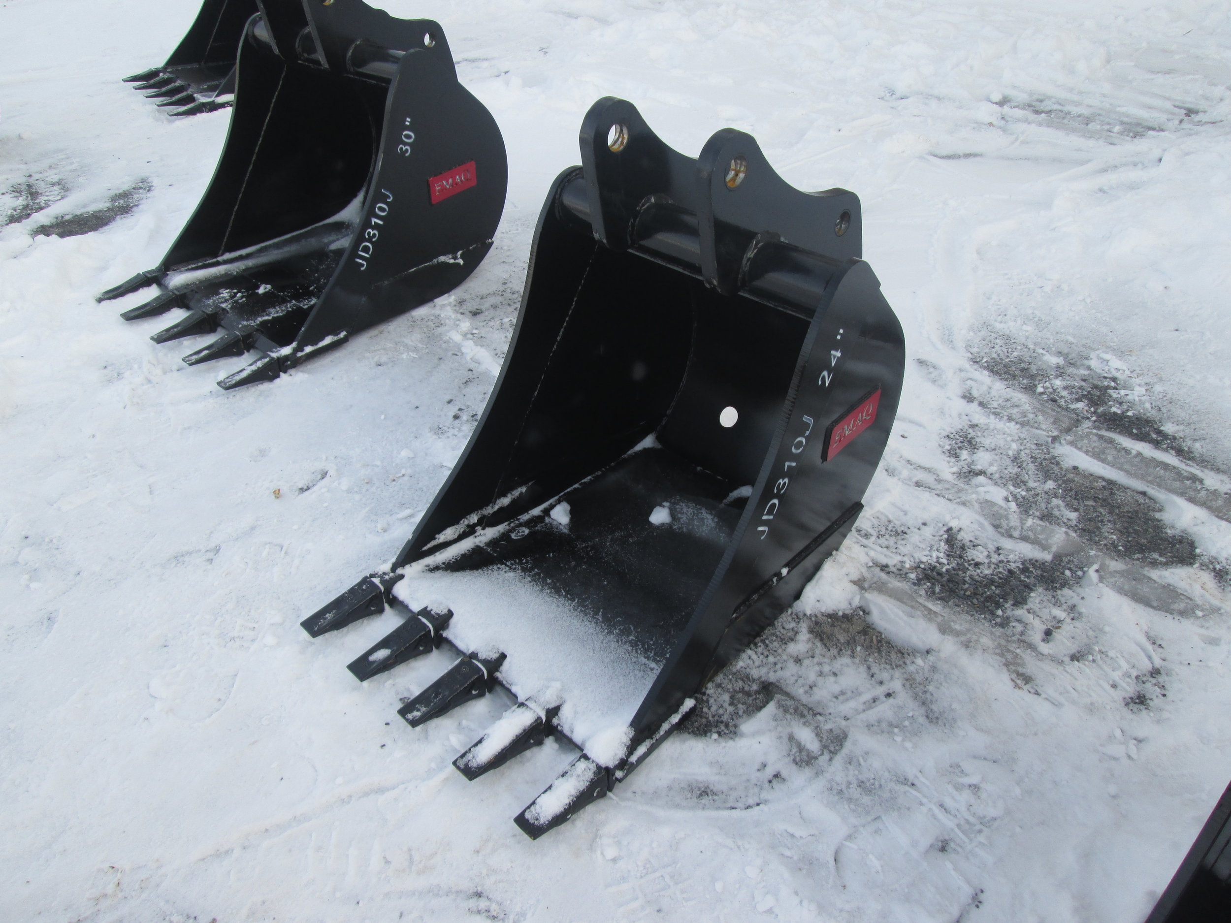 2060 24in EMAQ Tooth Bucket (1.30.2019).JPG