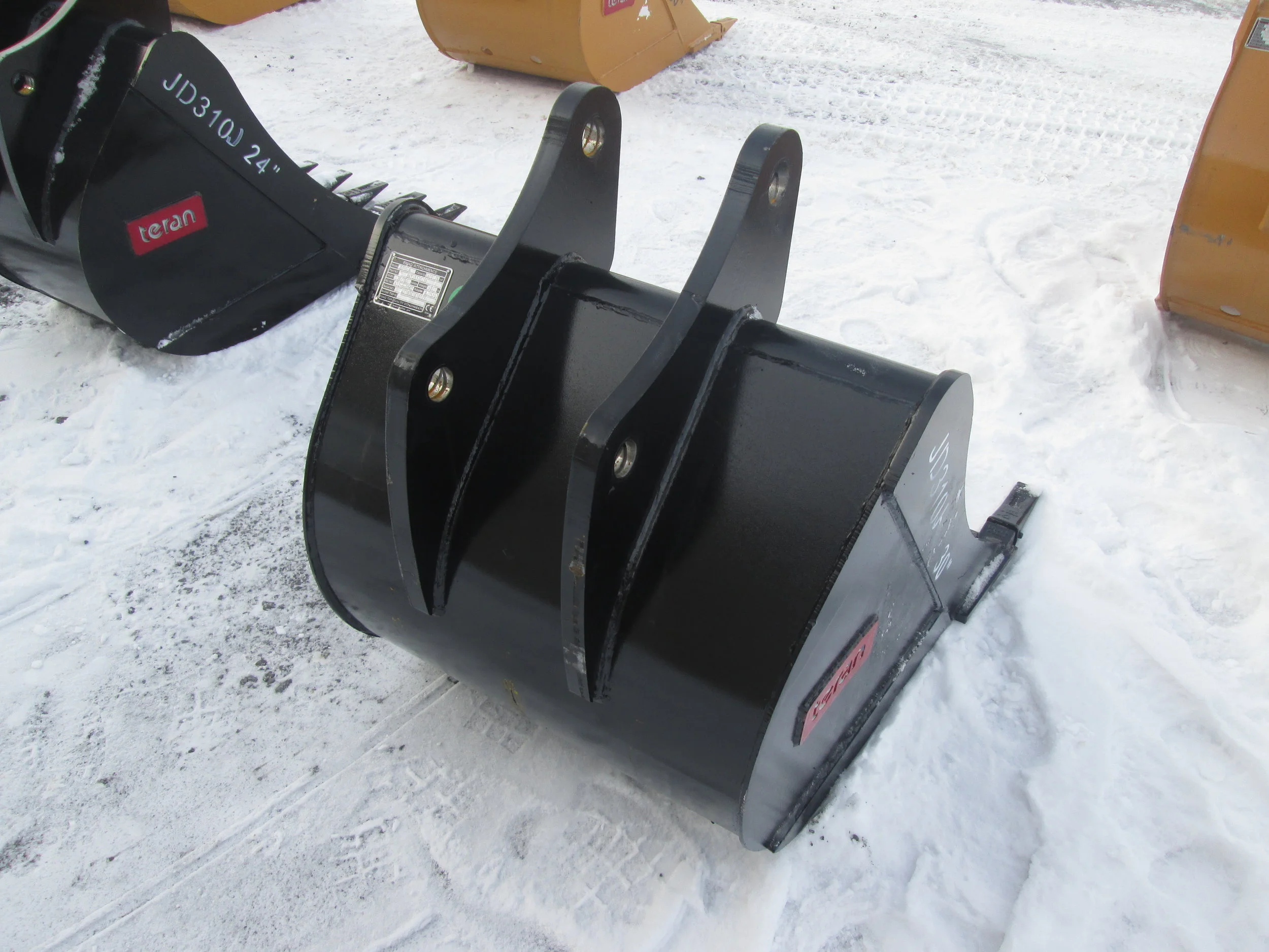 0323 30in EMAQ Tooth Bucket (1.30.2019) a.JPG