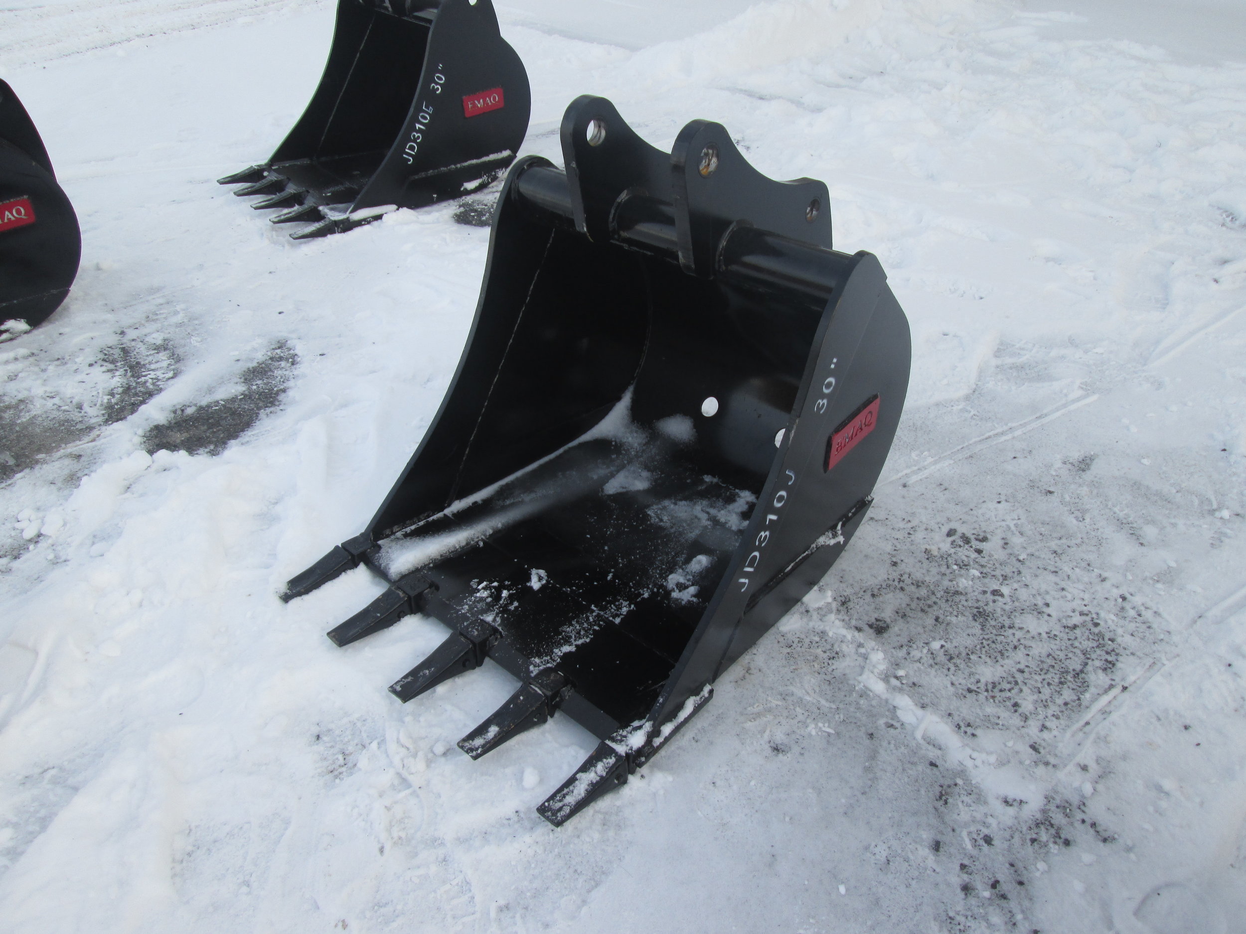 0323 30in EMAQ Tooth Bucket (1.30.2019).JPG