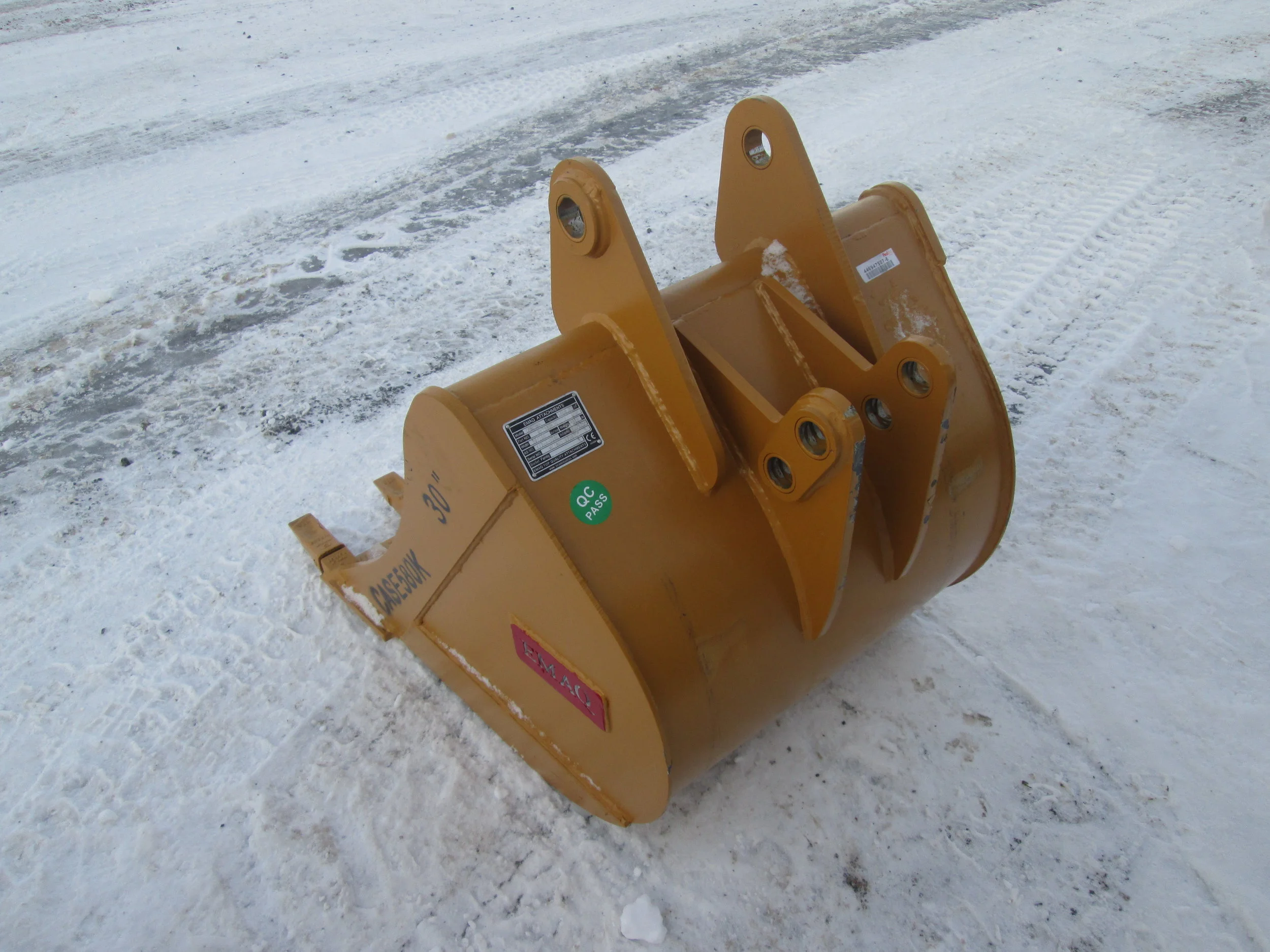 9607 30in EMAQ Tooth Bucket (1.30.2019) a.JPG