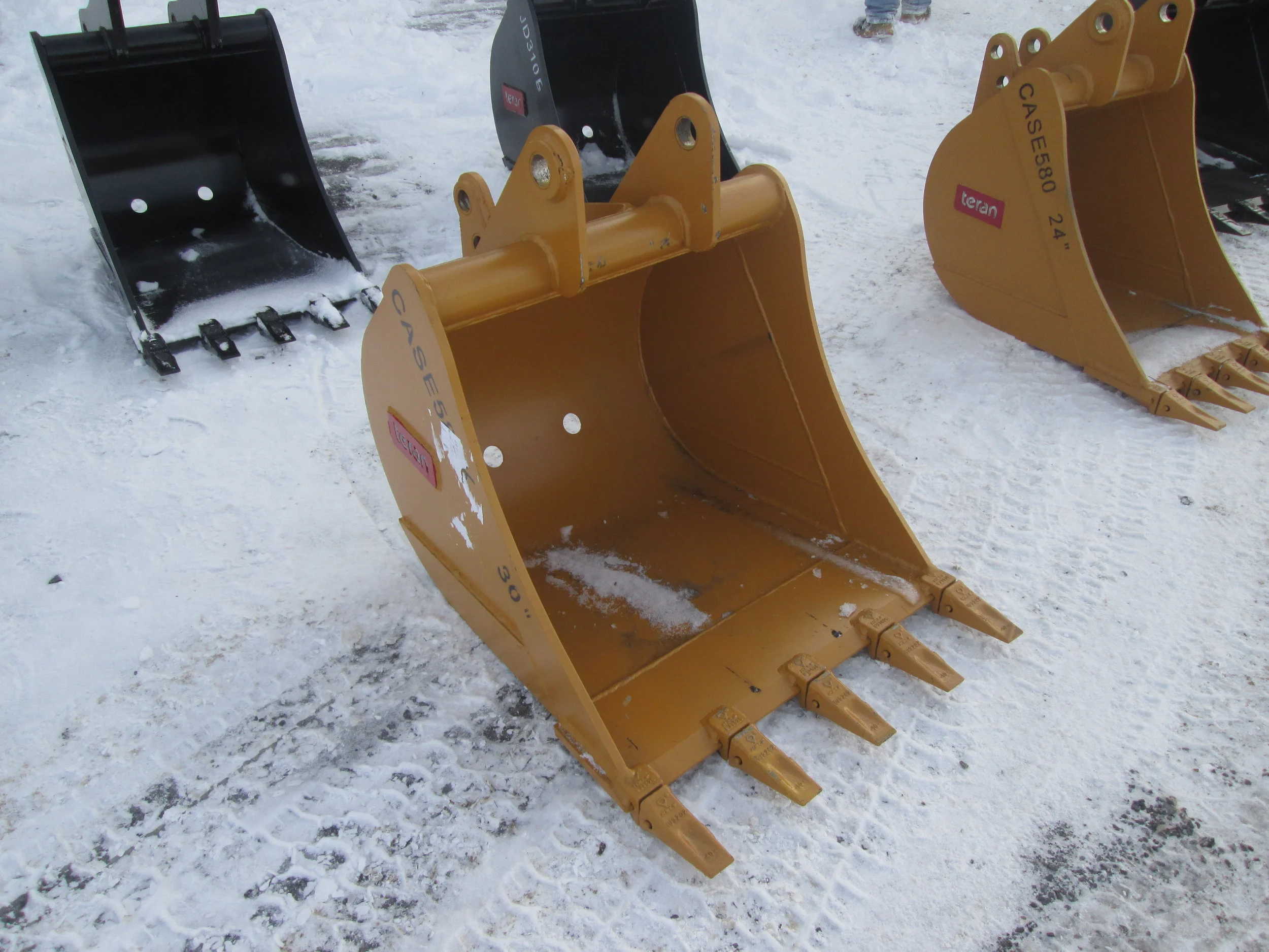 9607 30in EMAQ Tooth Bucket (1.30.2019).JPG
