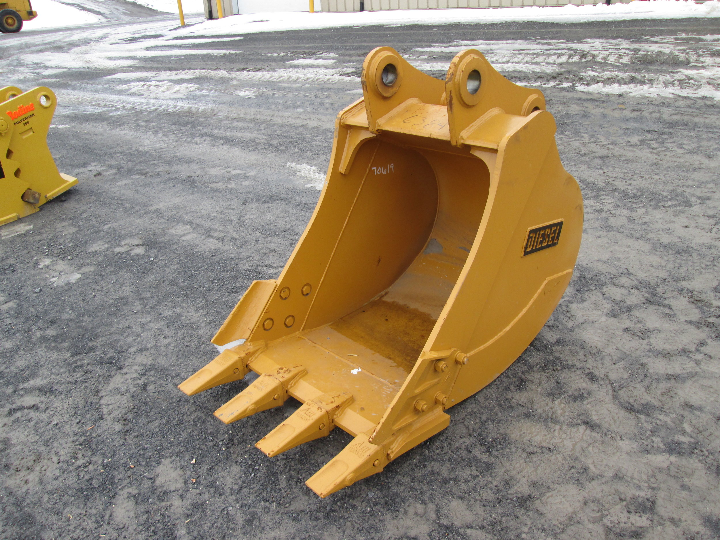 6384 DE 36in Tooth Bucket (2.22.2019).JPG