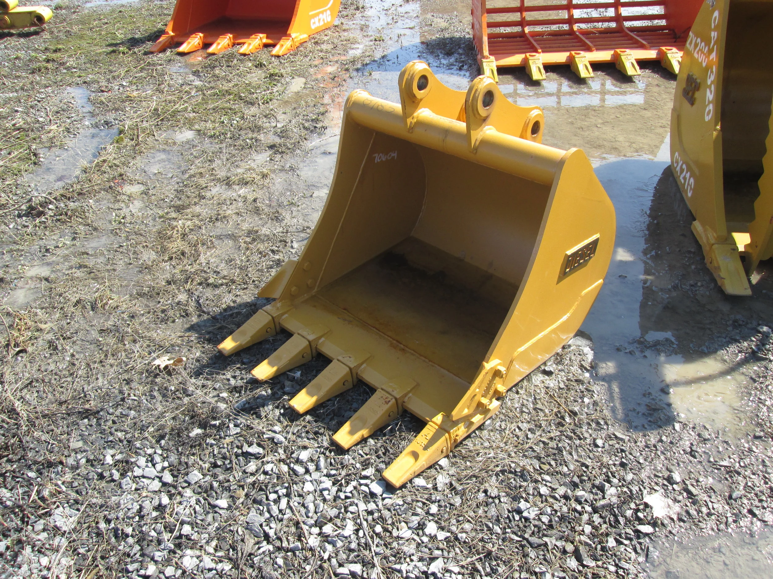 8185 DE 36in Tooth Bucket (3.20.19).JPG