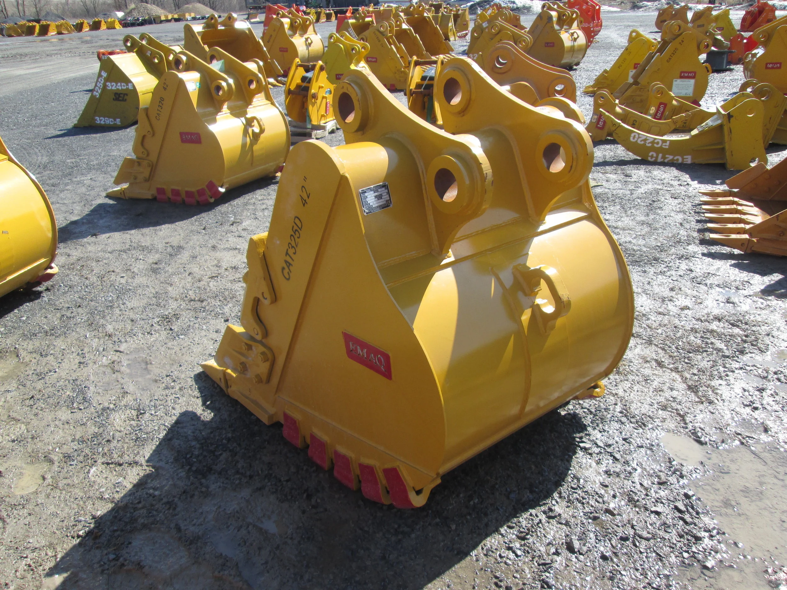 2499 EMAQ 42in HD Tooth Bucket (3.20.19) a.JPG