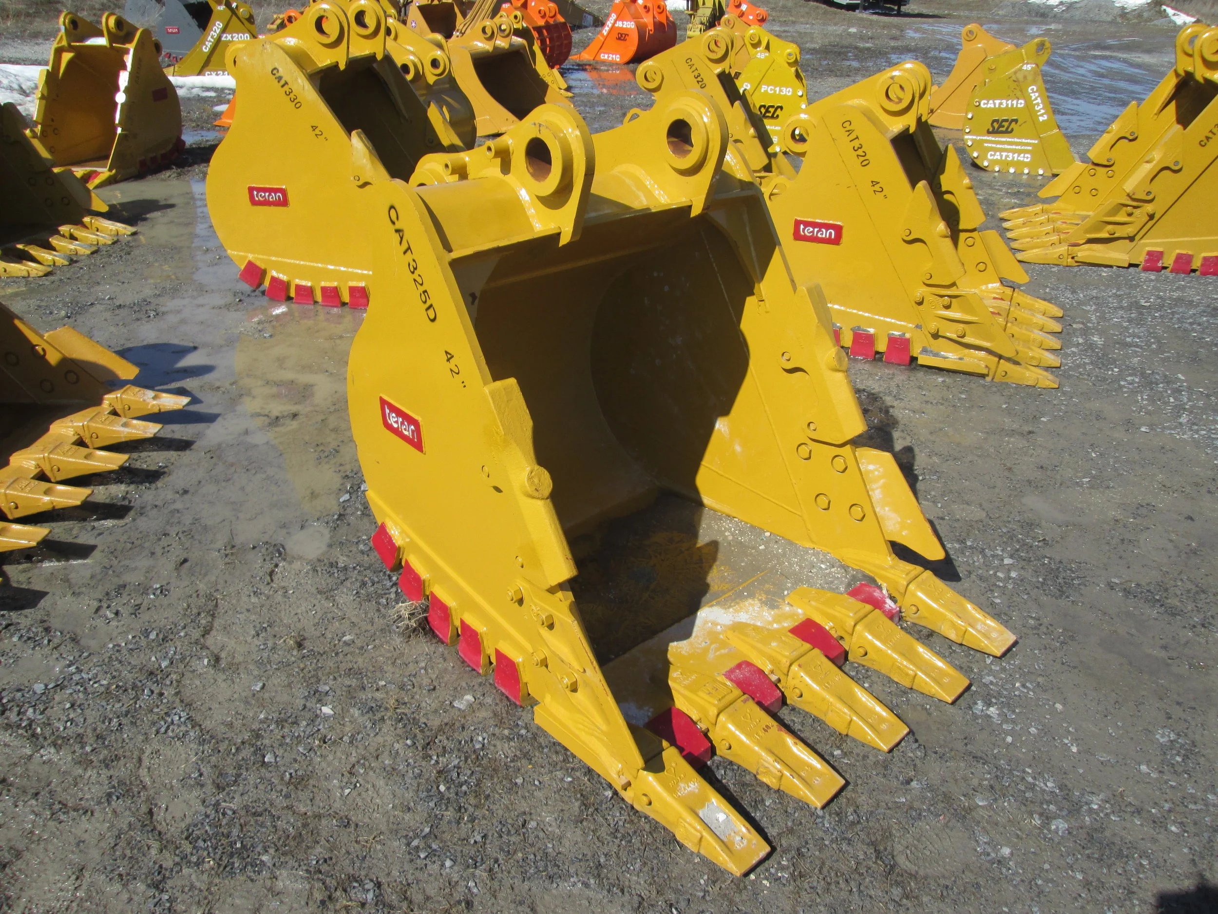 2499 EMAQ 42in HD Tooth Bucket (3.20.19).JPG