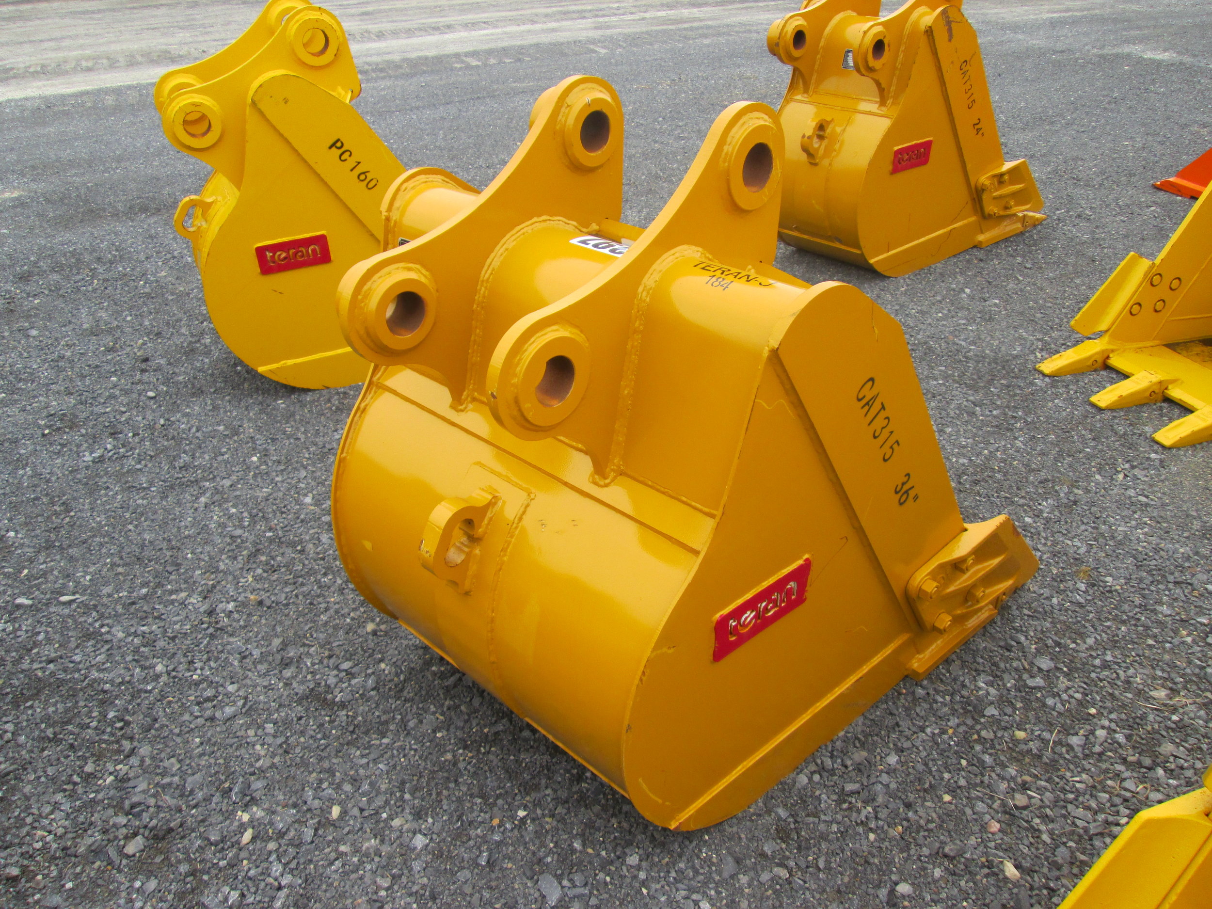 3334 EMAQ 36in Tooth Bucket (04.16.19) a.JPG