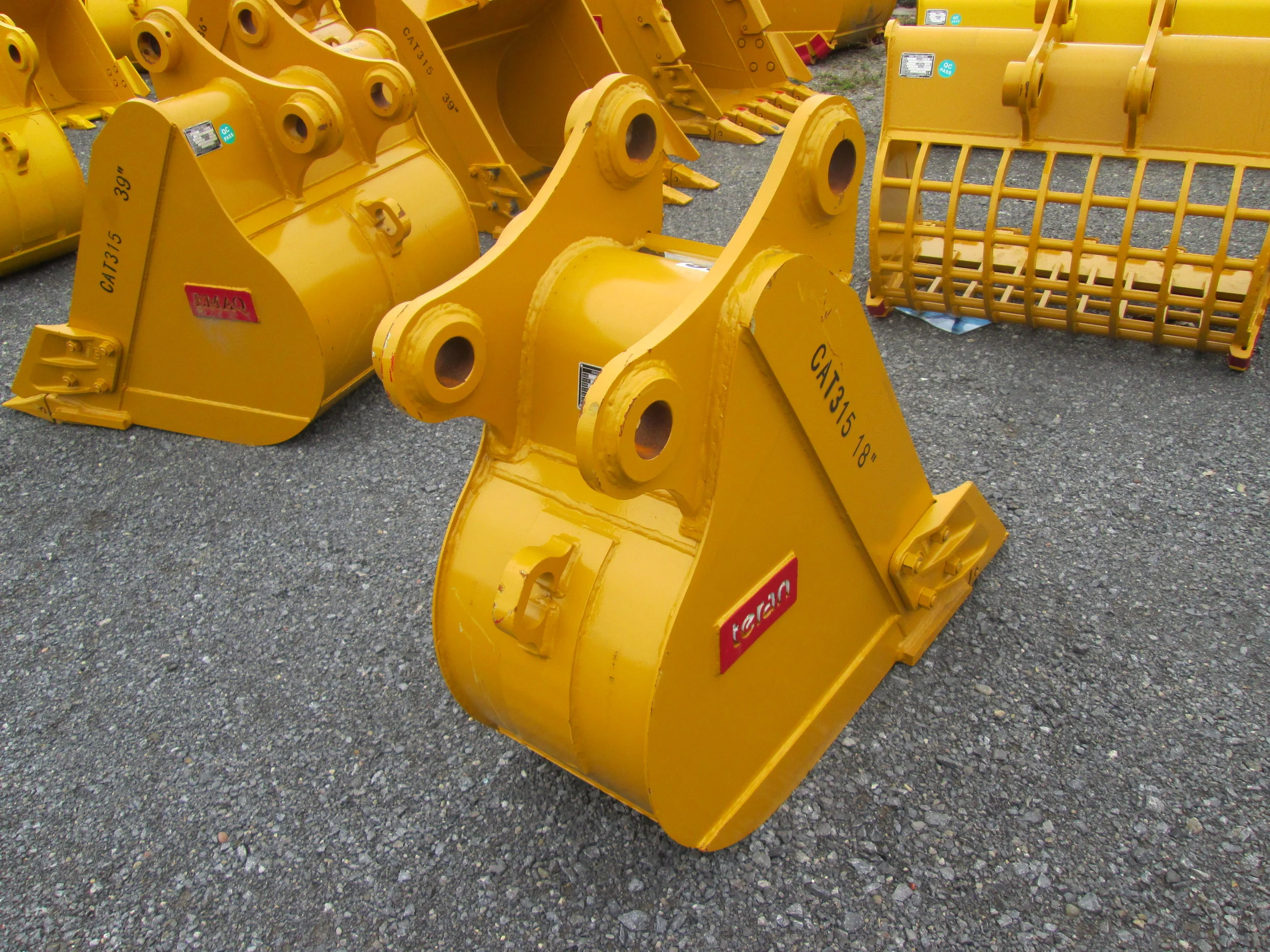 2691 EMAQ 18in Tooth Bucket (04.16.19) a.JPG