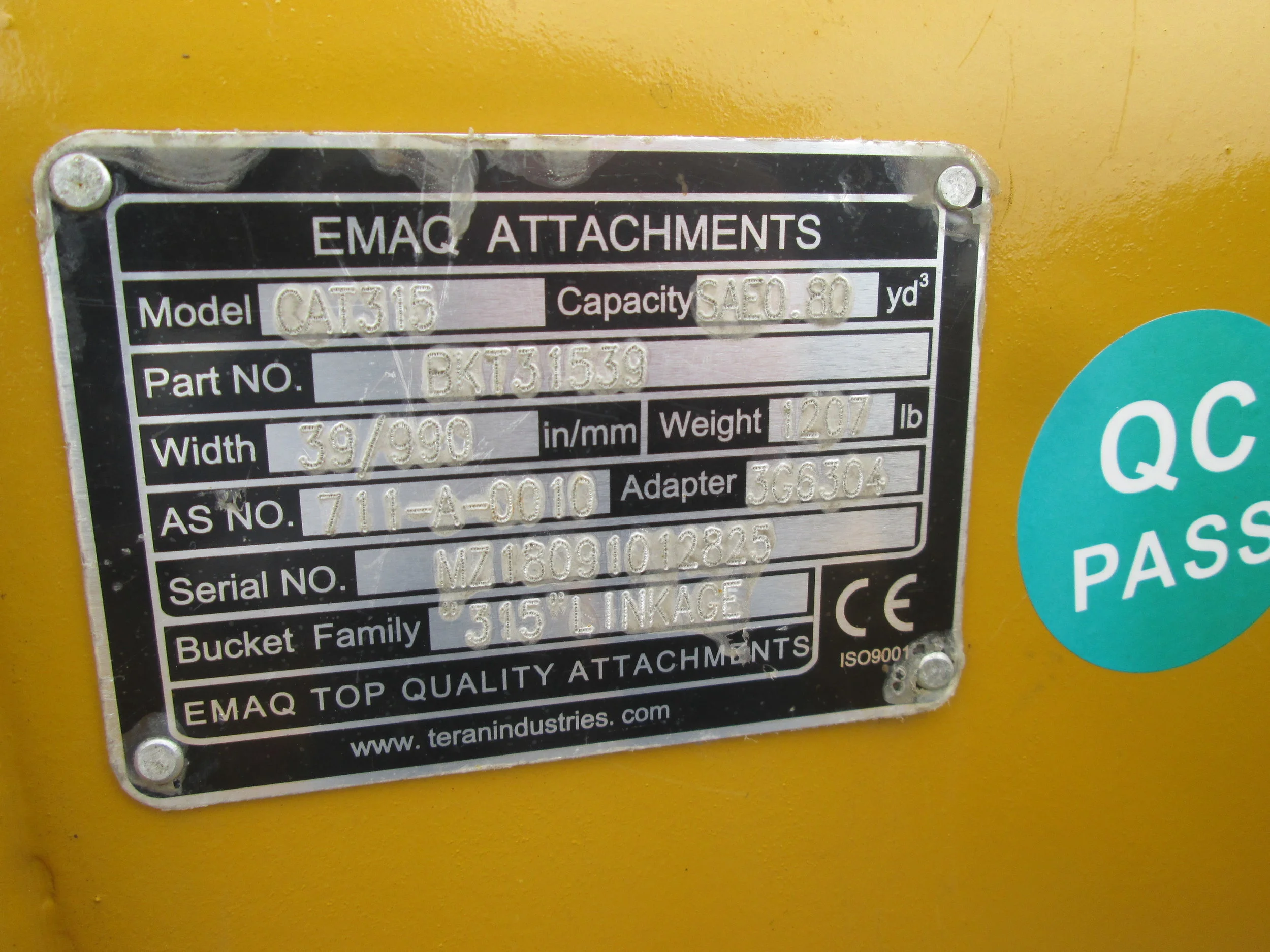 2825 EMAQ 39in Tooth Bucket (04.16.19) b.JPG