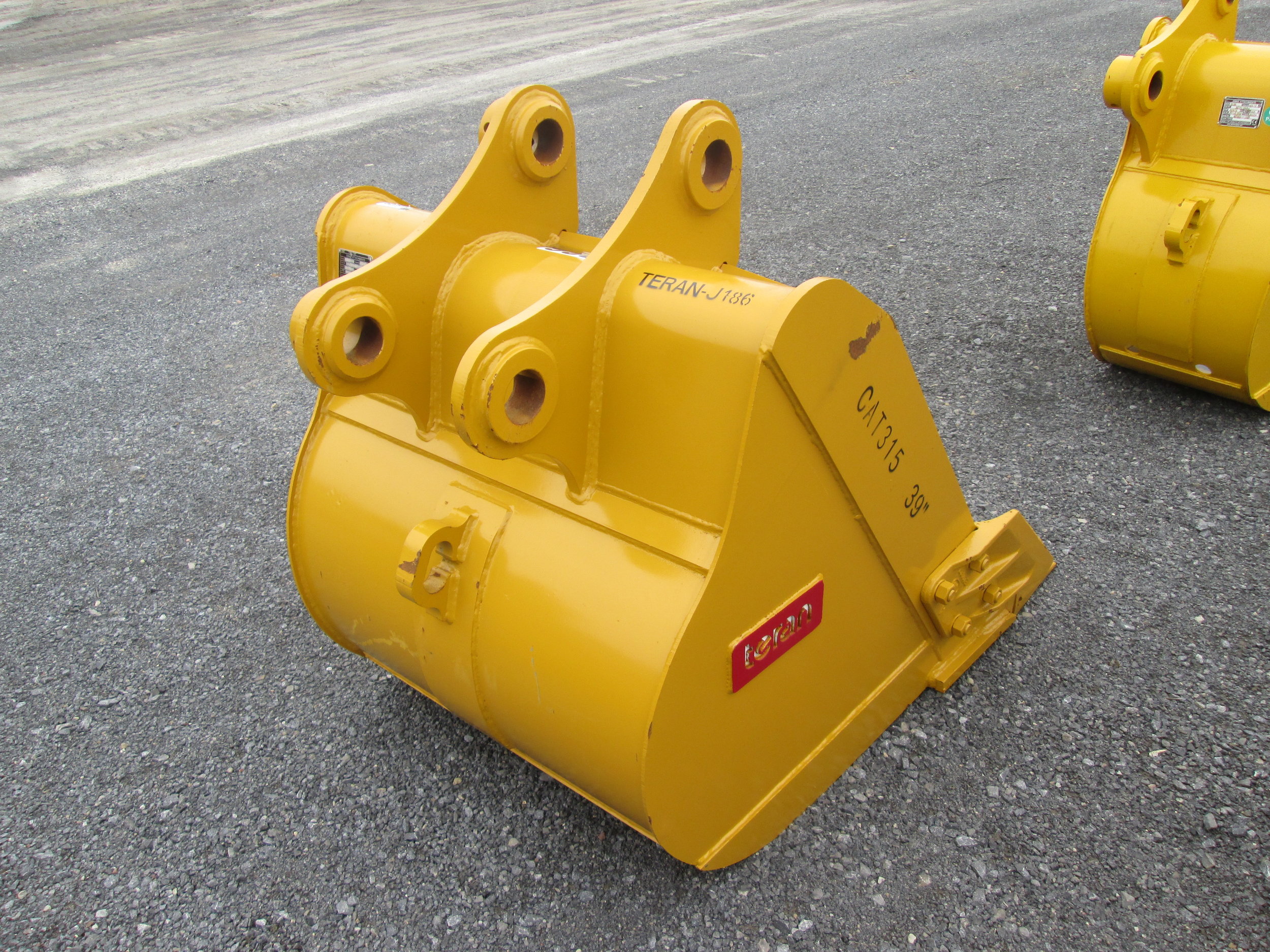 2825 EMAQ 39in Tooth Bucket (04.16.19) a.JPG