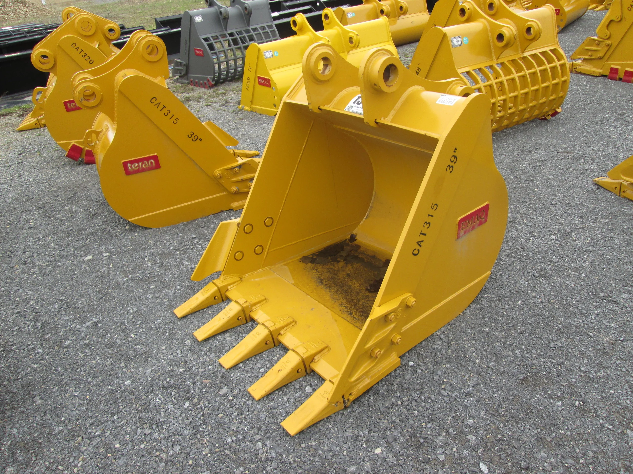 2825 EMAQ 39in Tooth Bucket (04.16.19) .JPG