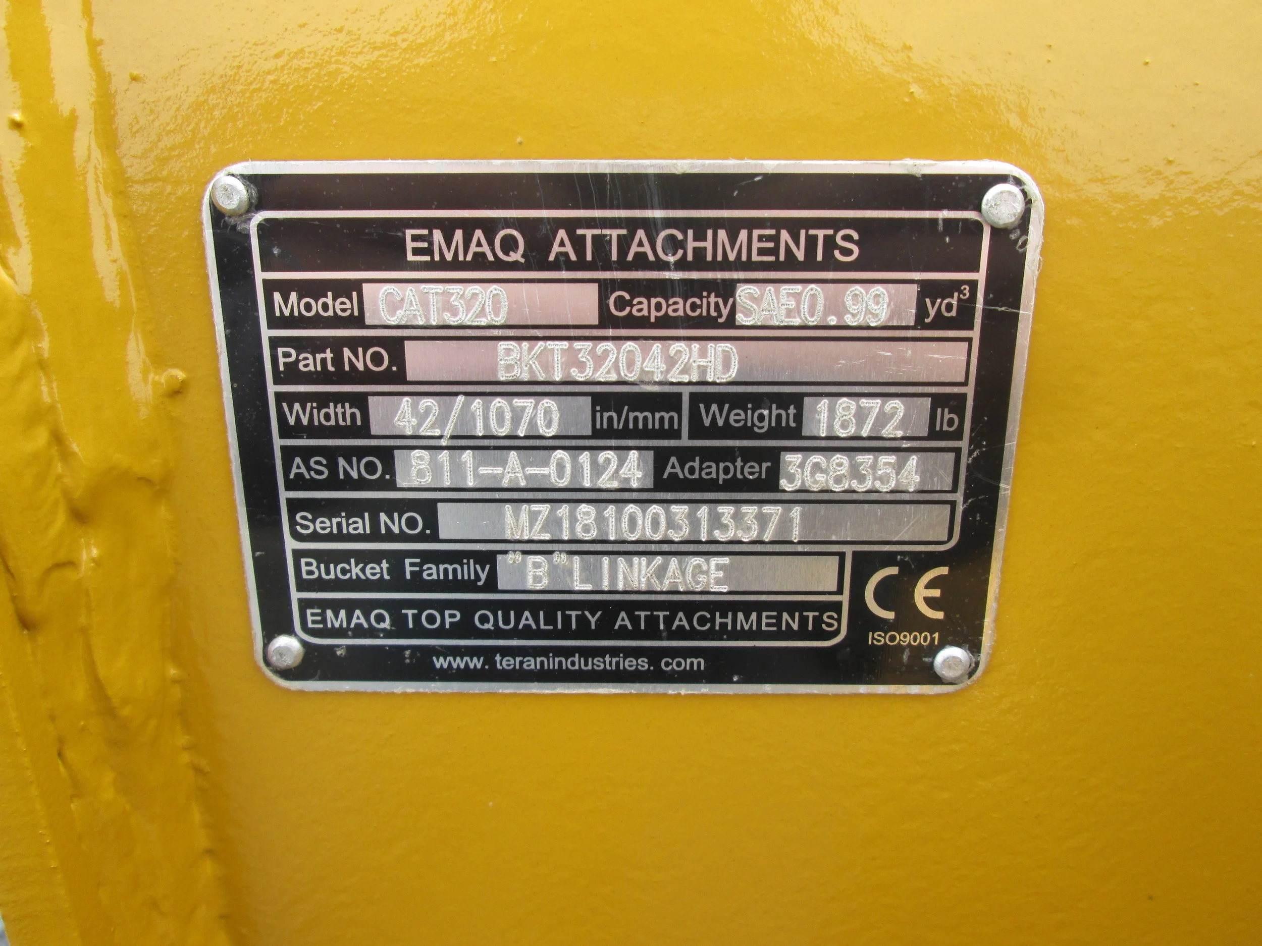 3371 EMAQ 42in HD Tooth Bucket(4.16.19) b.JPG