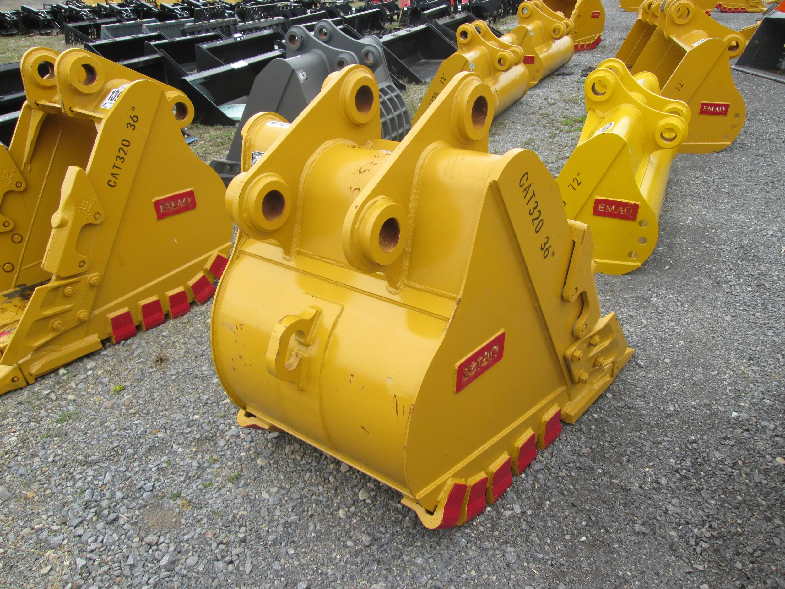 3153 EMAQ 36in HD Tooth Bucket (04.16.19) a.JPG