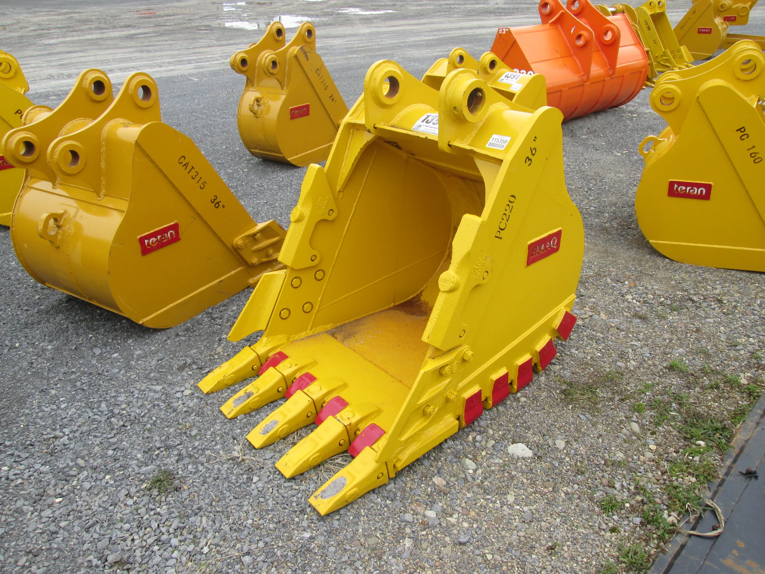 2840 EMAQ 36in HD Tooth Bucket (04.16.19) .JPG