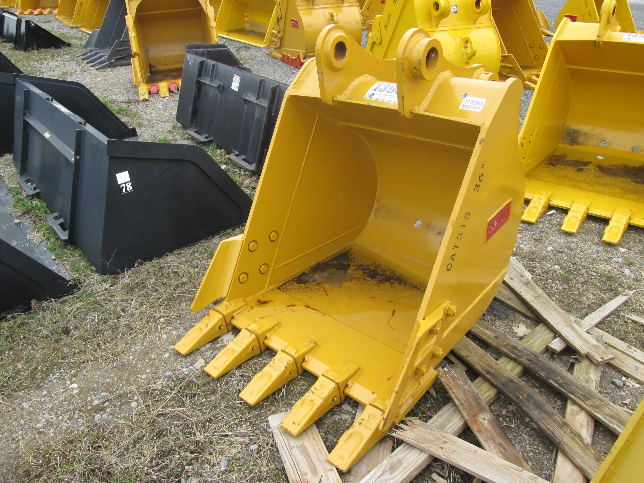 2823 EMAQ 36in Tooth Bucket (04.16.19) .JPG