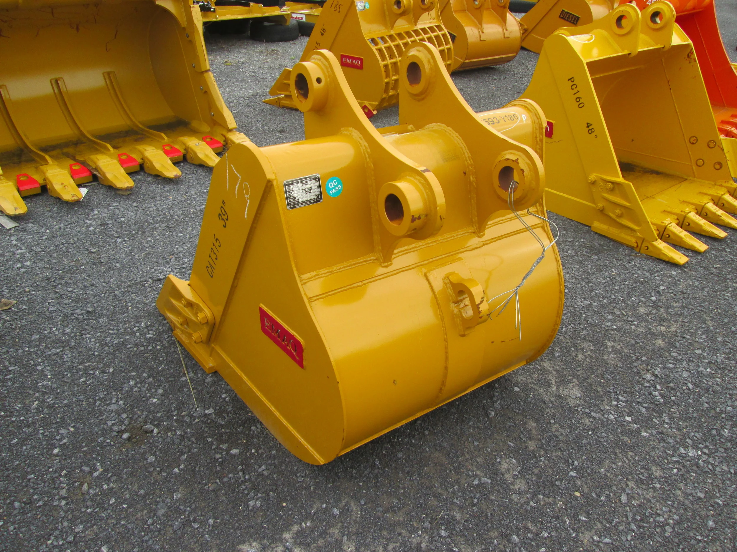 3101 EMAQ 39in Tooth Bucket (04.16.19) a.JPG