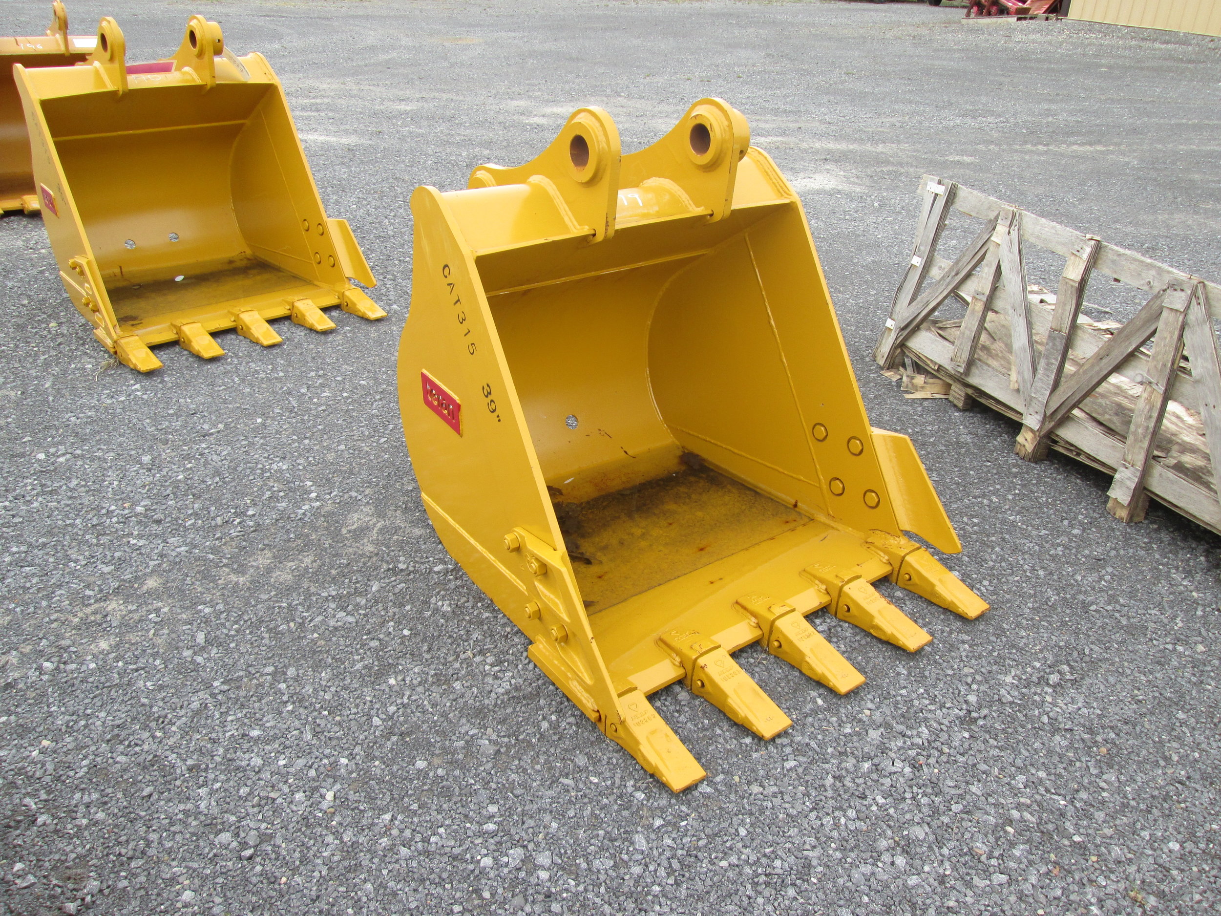 3101 EMAQ 39in Tooth Bucket (04.16.19) .JPG