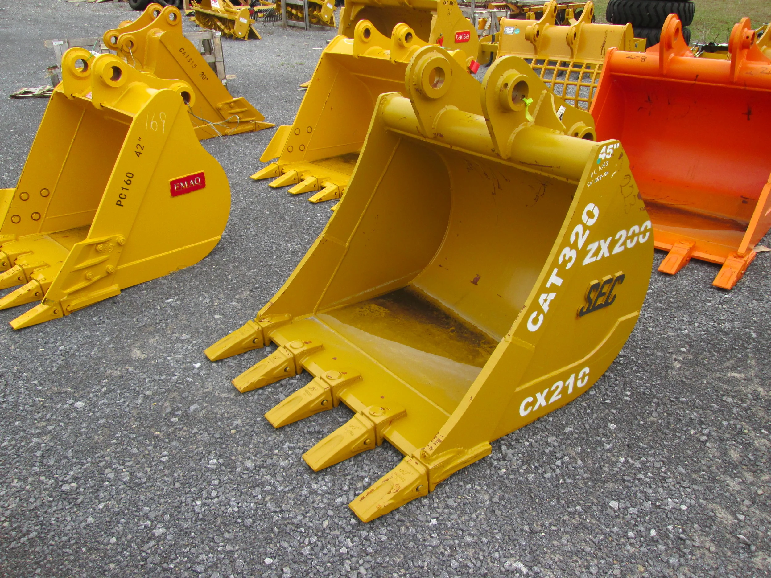 6737 SEC 45in Tooth Bucket (04.16.19) .JPG