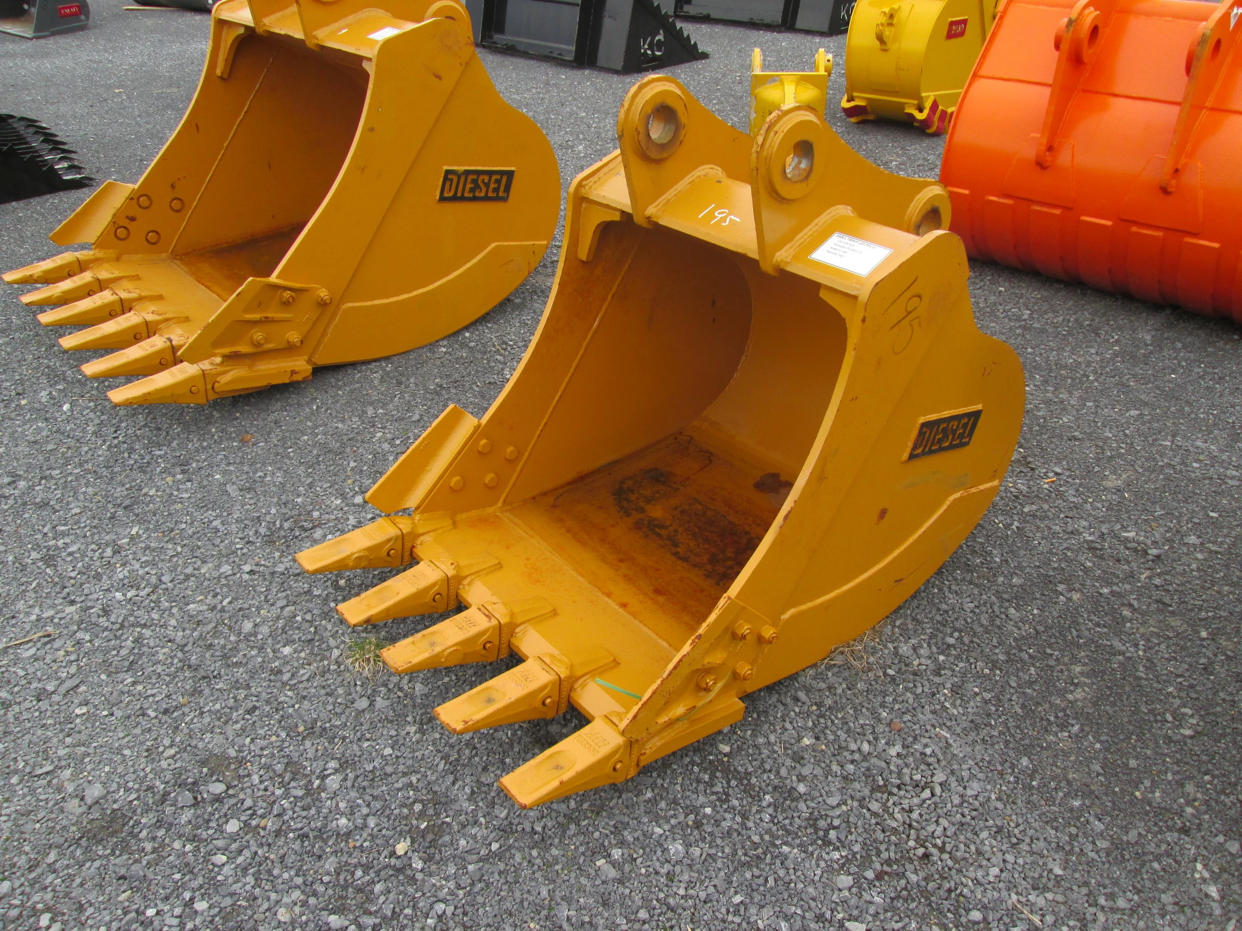 1339 DE 36in Tooth Bucket (04.16.19) .JPG