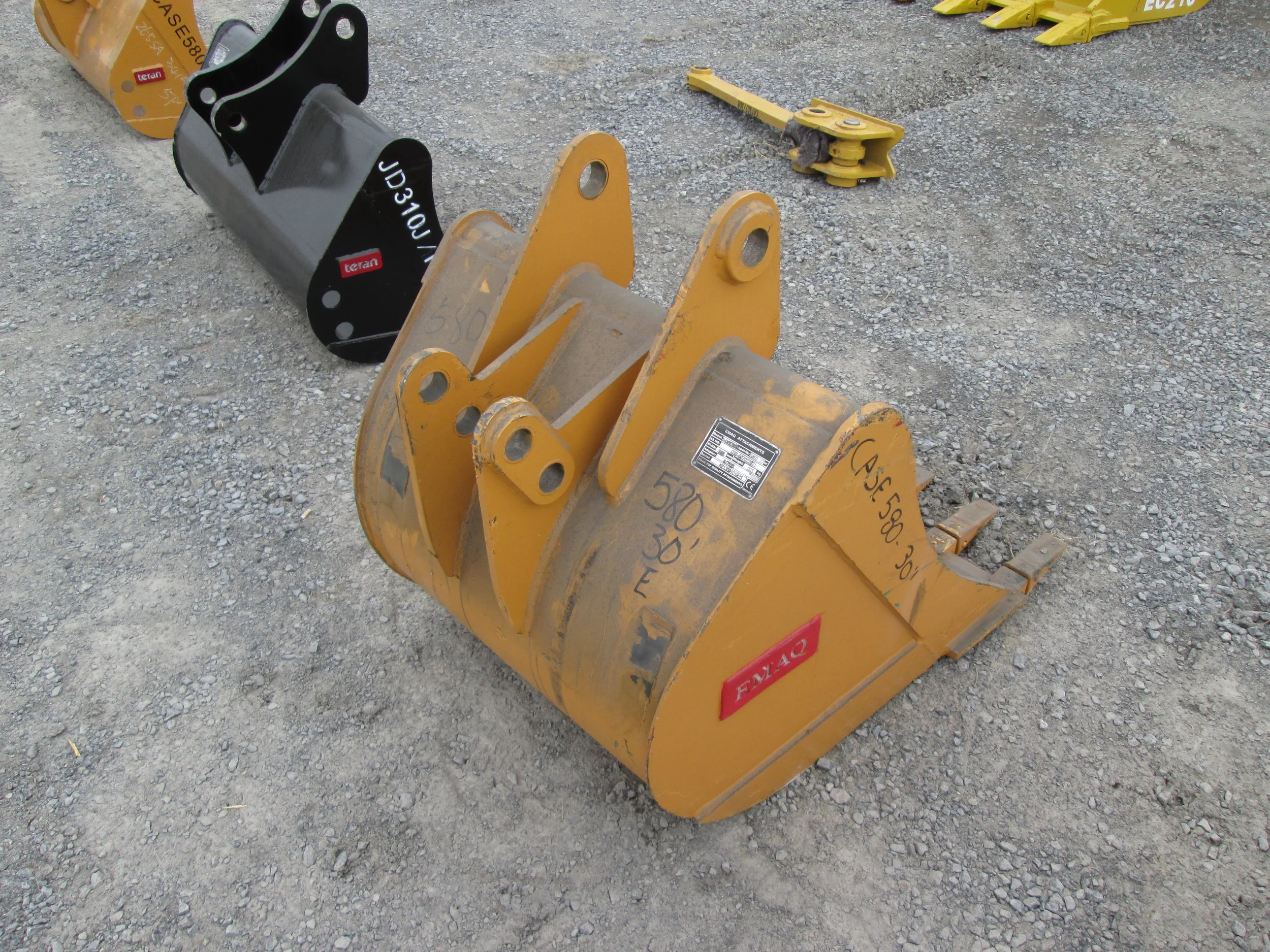 1825 New EMAQ 30in Tooth Bucket 3.27.2018 a.JPG