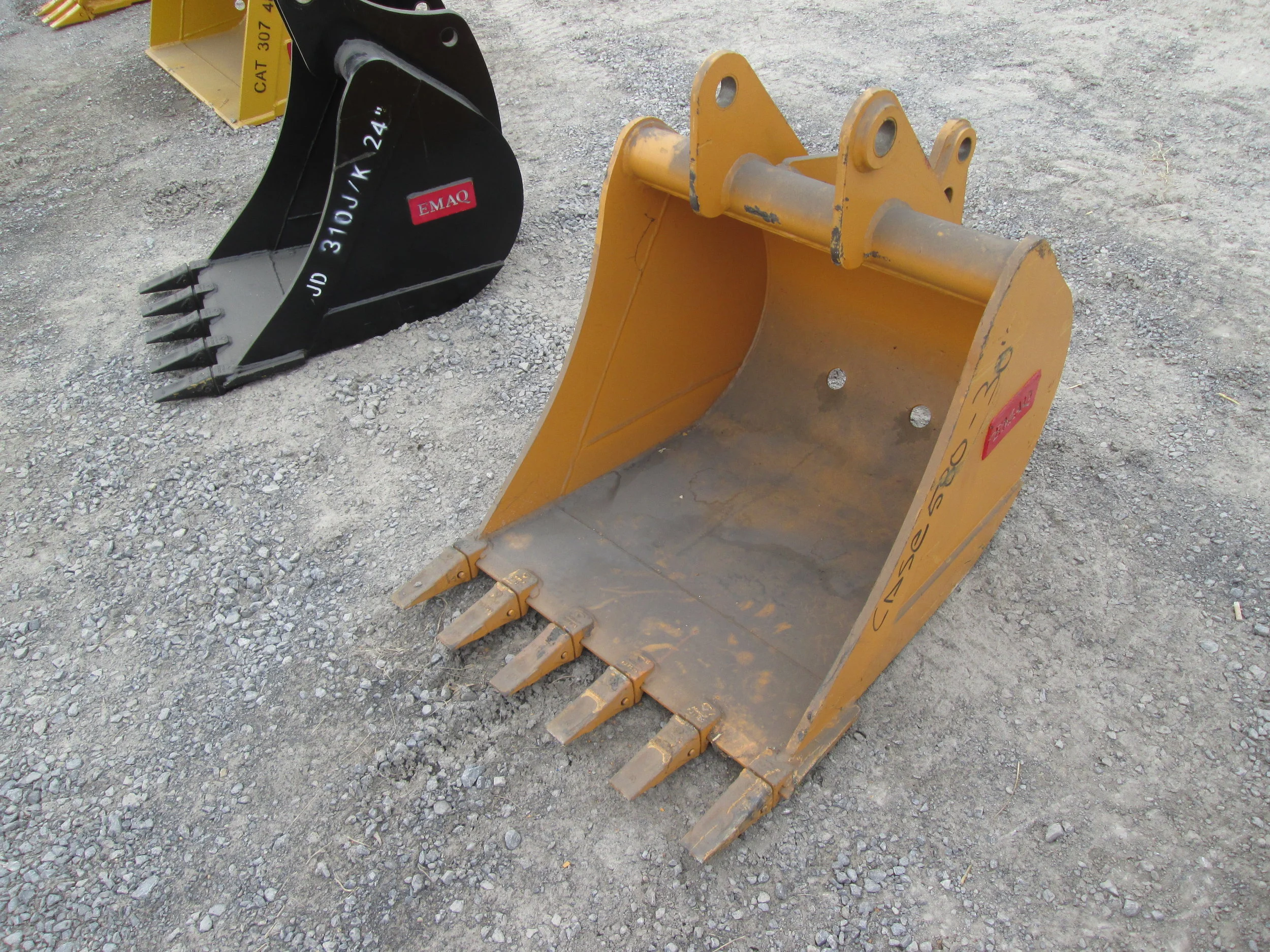 1825 New EMAQ 30in Tooth Bucket 3.27.2018.JPG