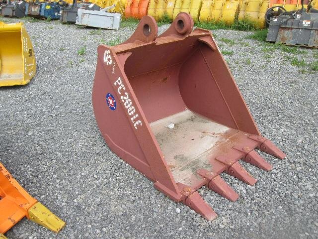 6286 TL 45in Tooth Bucket (06.01.16).JPG