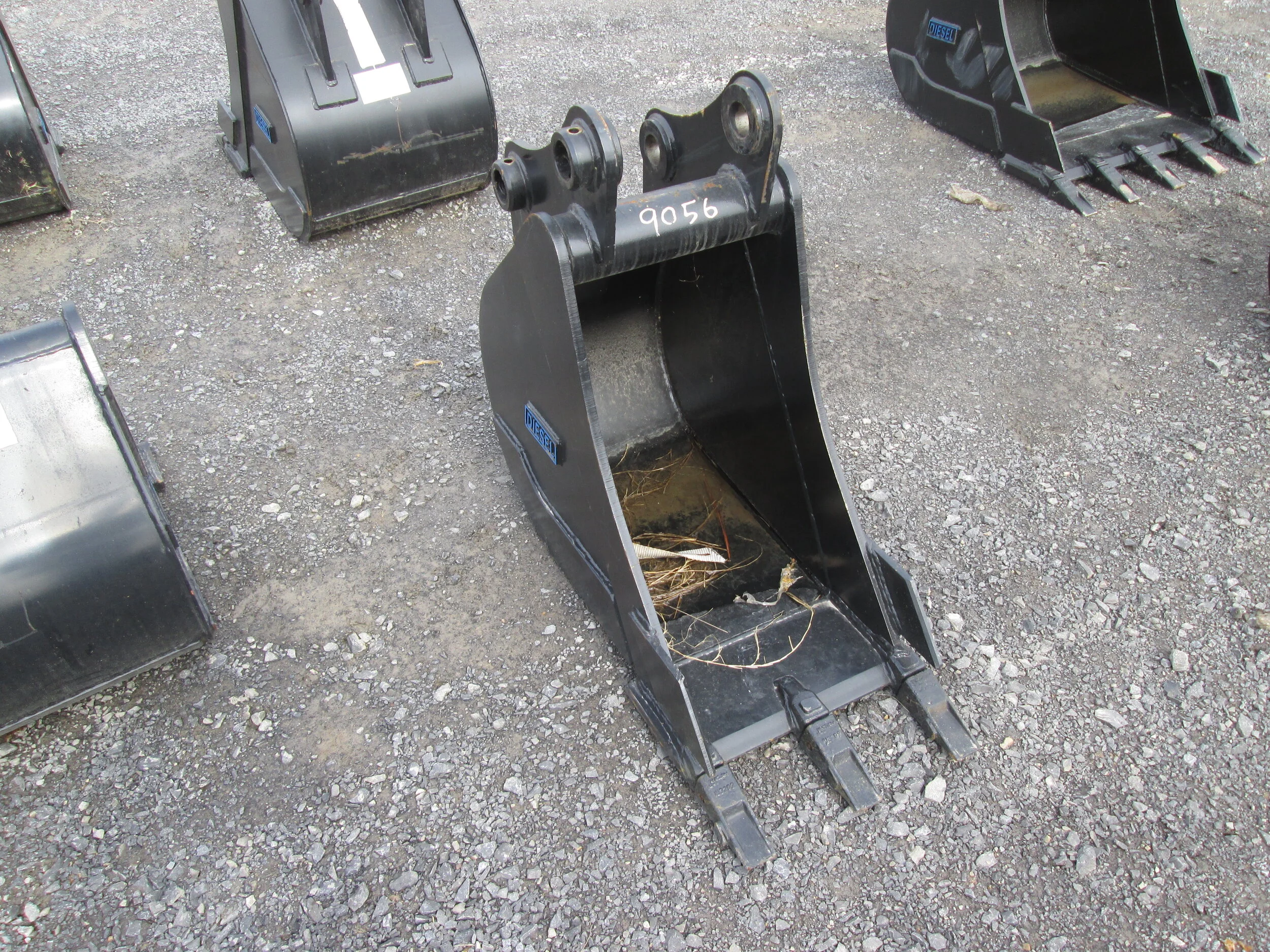 #9056- New 18"  DE Tooth Bucket CAT307D, 308D - REGULAR PRICE $1,783.95 CASH OR WIRE TRANSFER PRICE IS