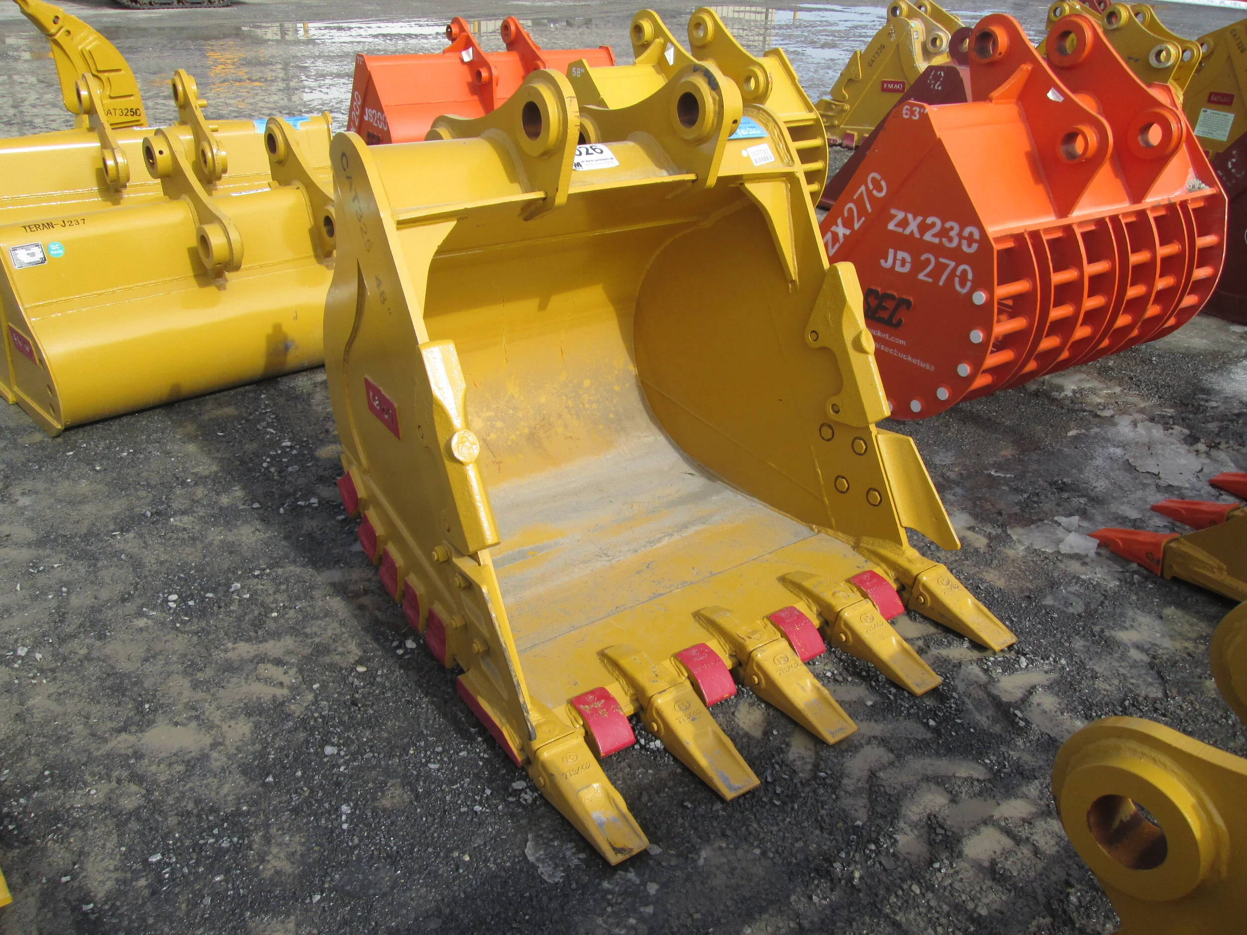 #3906- New 48" EMAQ/HD Tooth Bucket CAT325, 325L, 325BL - REGULAR PRICE $7,348.95 CASH OR WIRE TRANSFER PRICE IS