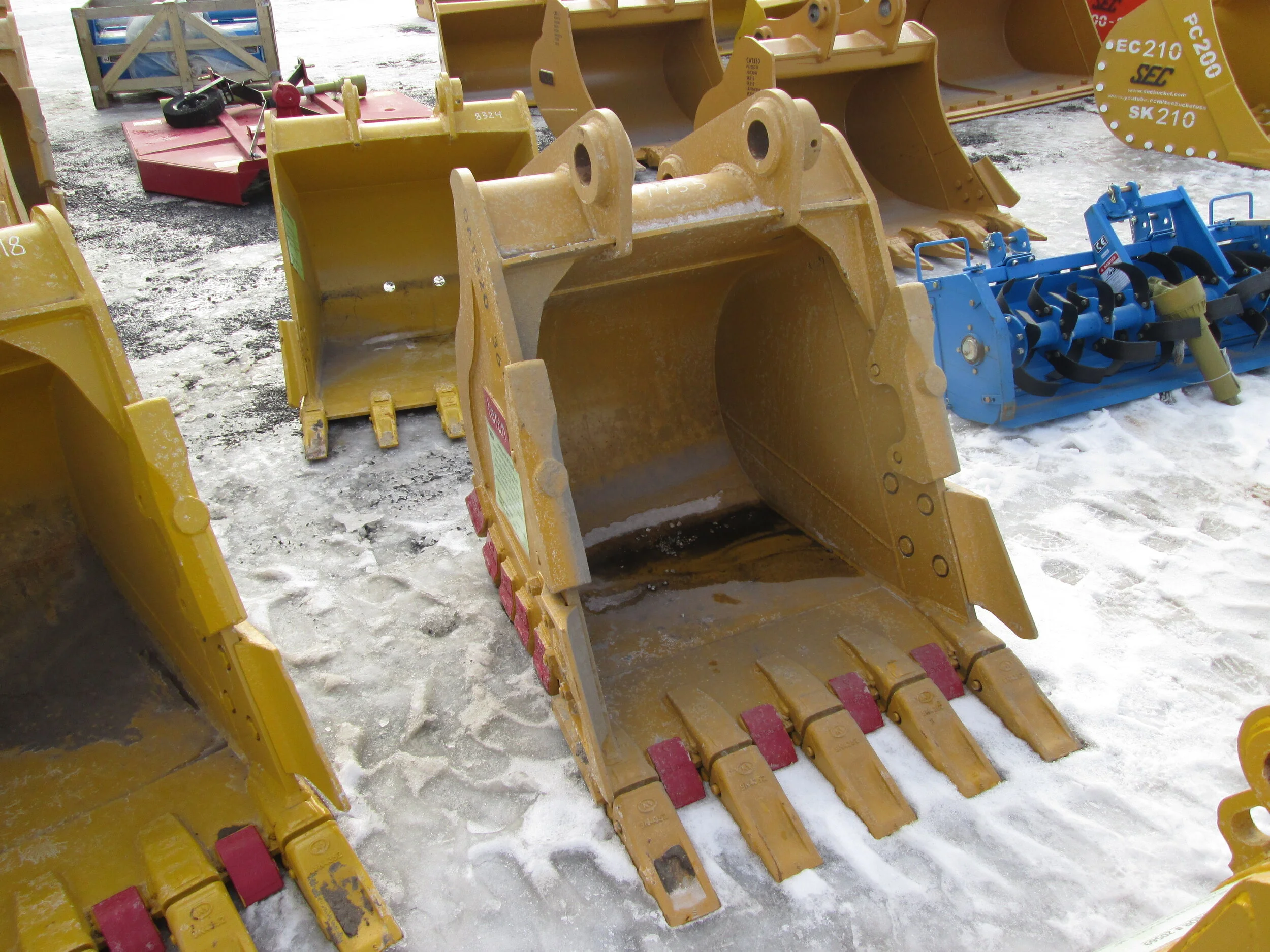 #3866- New 36" HD EMAQ Tooth Bucket CAT 320-323, Hitachi, John Deere 150-200  - REGULAR PRICE $6,298.95 CASH OR WIRE TRANSFER PRICE IS