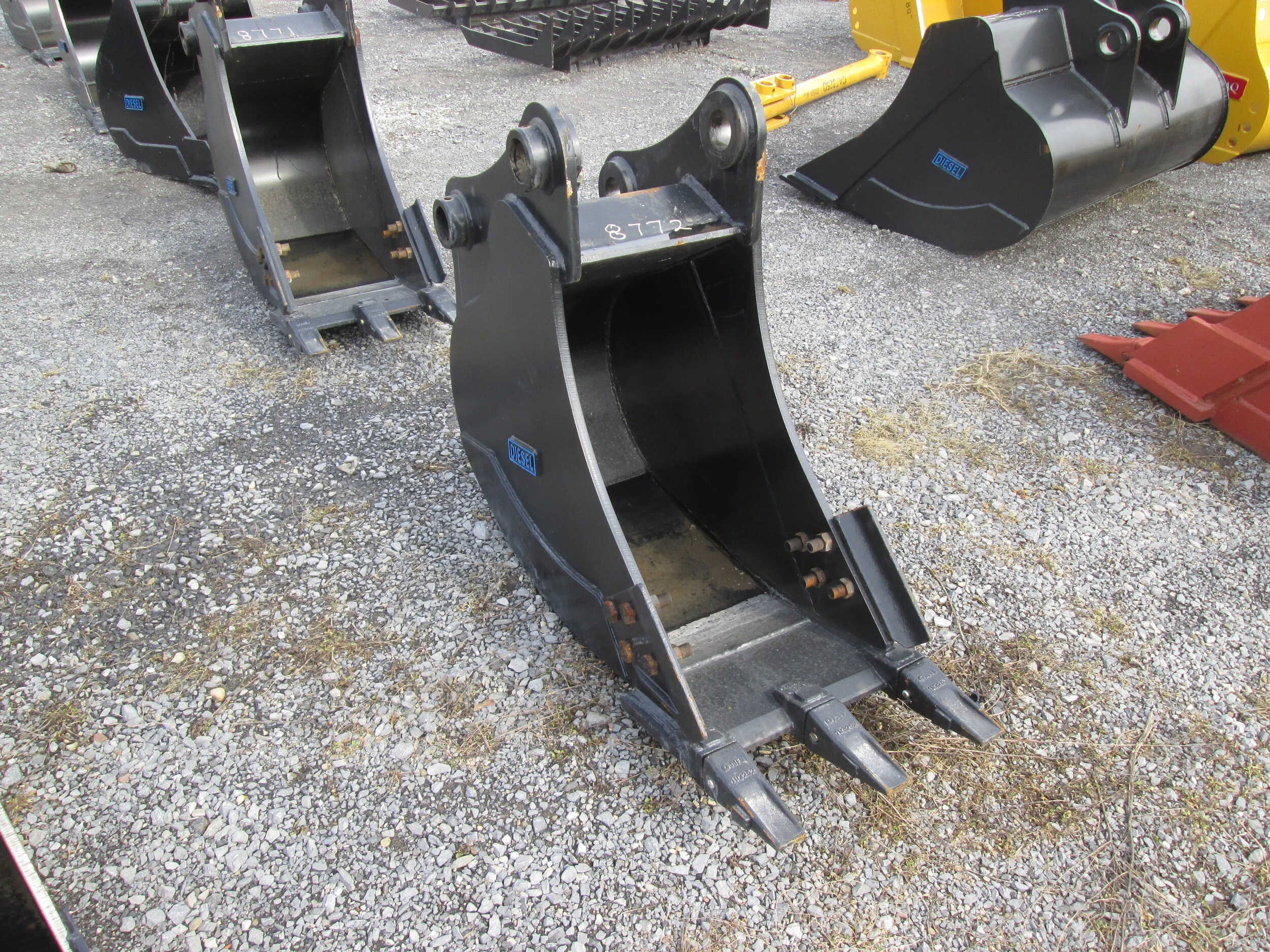 #8772- 20" NEW  DE Tooth Bucket Komatsu  PC160, Kobelco SK150, Kato HD720  - REGULAR PRICE $2,098.95 CASH OR WIRE TRANSFER PRICE IS