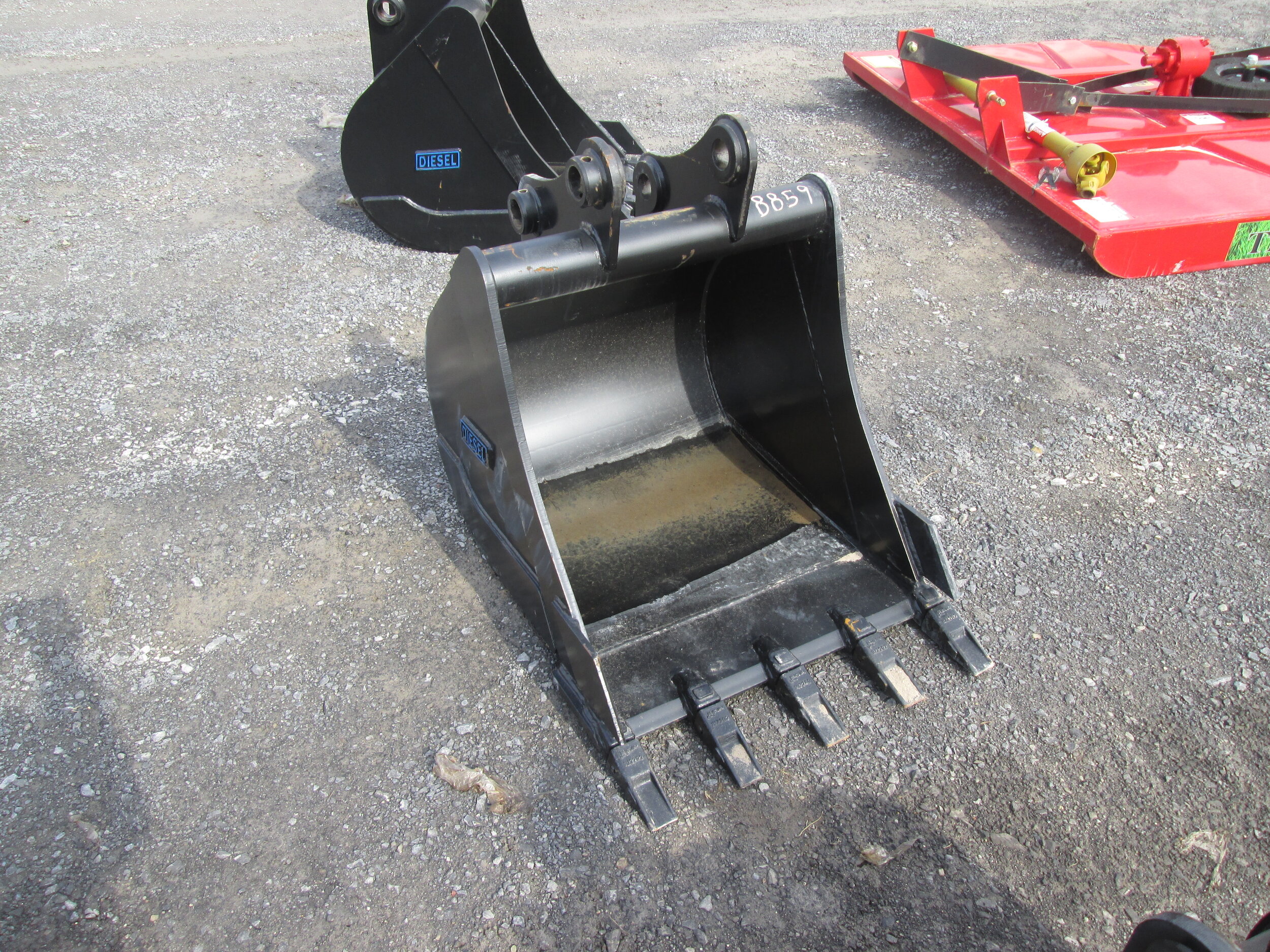 #8859- New 30" DE Tooth Bucket CAT307D, 308D - REGULAR PRICE $2,623.95 CASH OR WIRE TRANSFER PRICE IS