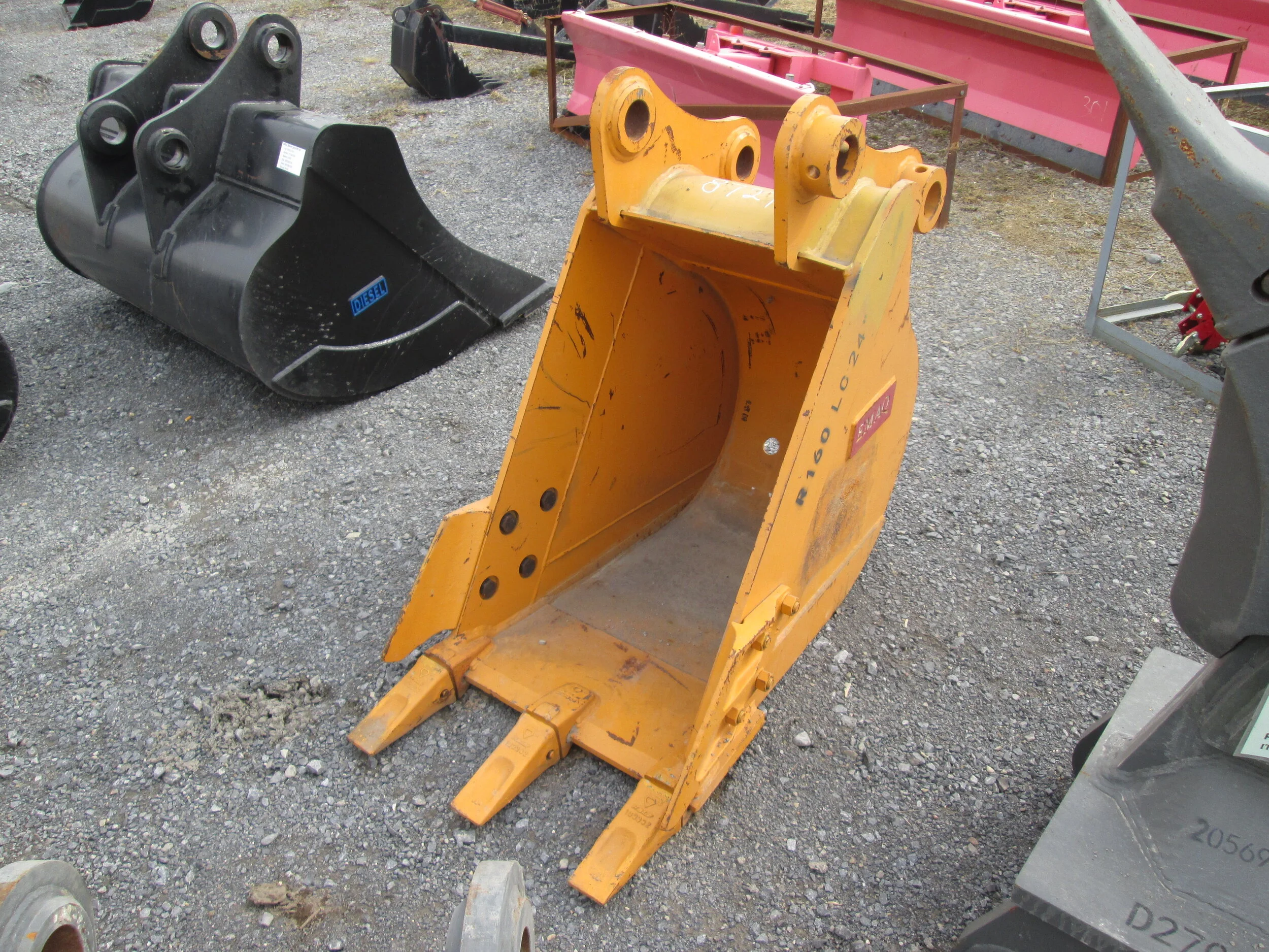 #4532- New 24" EMAQ Tooth Bucket  Kobelco SK150, Hyundai R160, CAT315B  - REGULAR PRICE $3,673.95 CASH OR WIRE TRANSFER PRICE IS