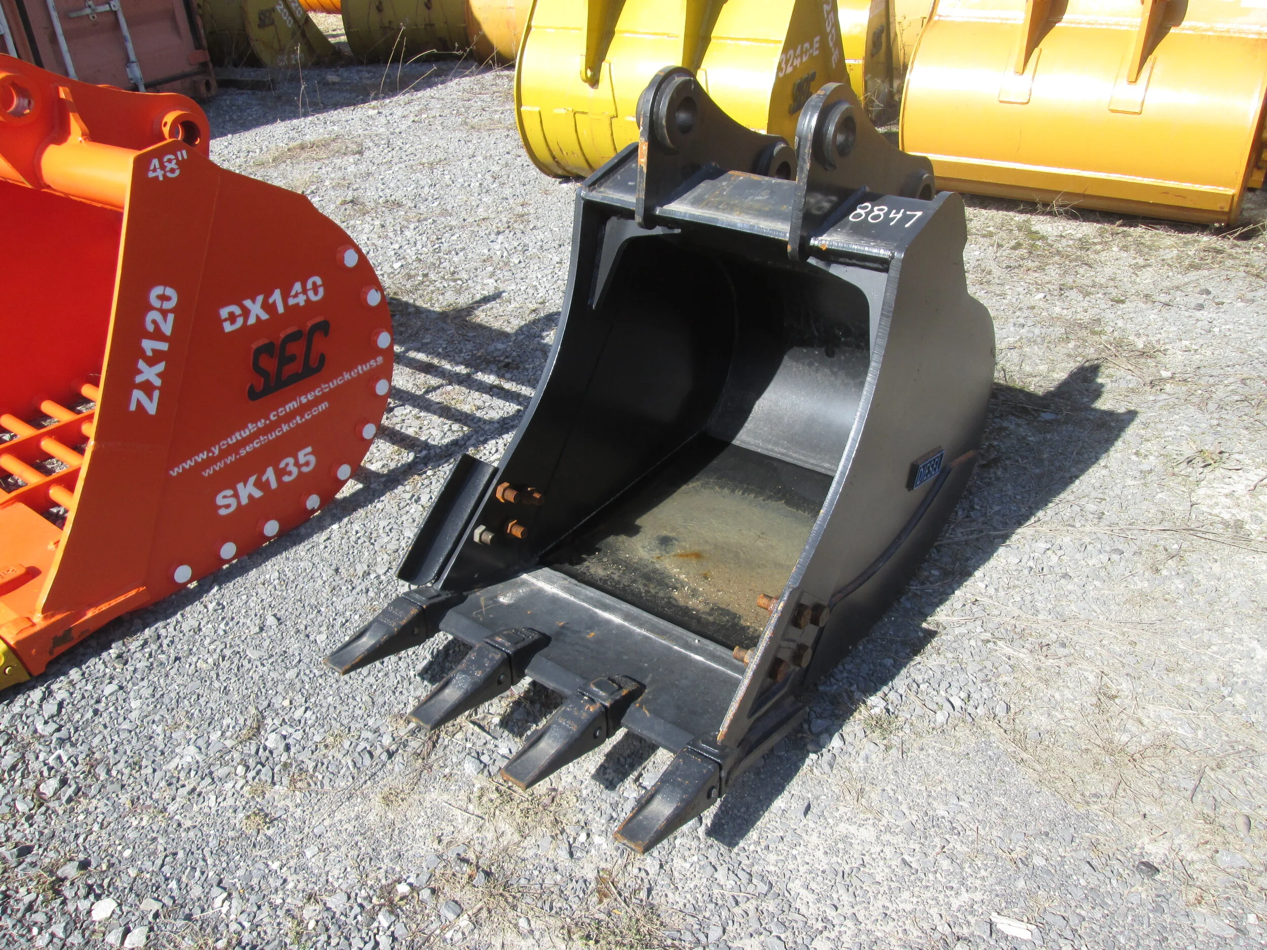 #8847- New 30"  DE Tooth Bucket John Deere JD120, Kobelco SK120, Hyundai R140  - REGULAR PRICE $3,883.95 CASH OR WIRE TRANSFER PRICE IS