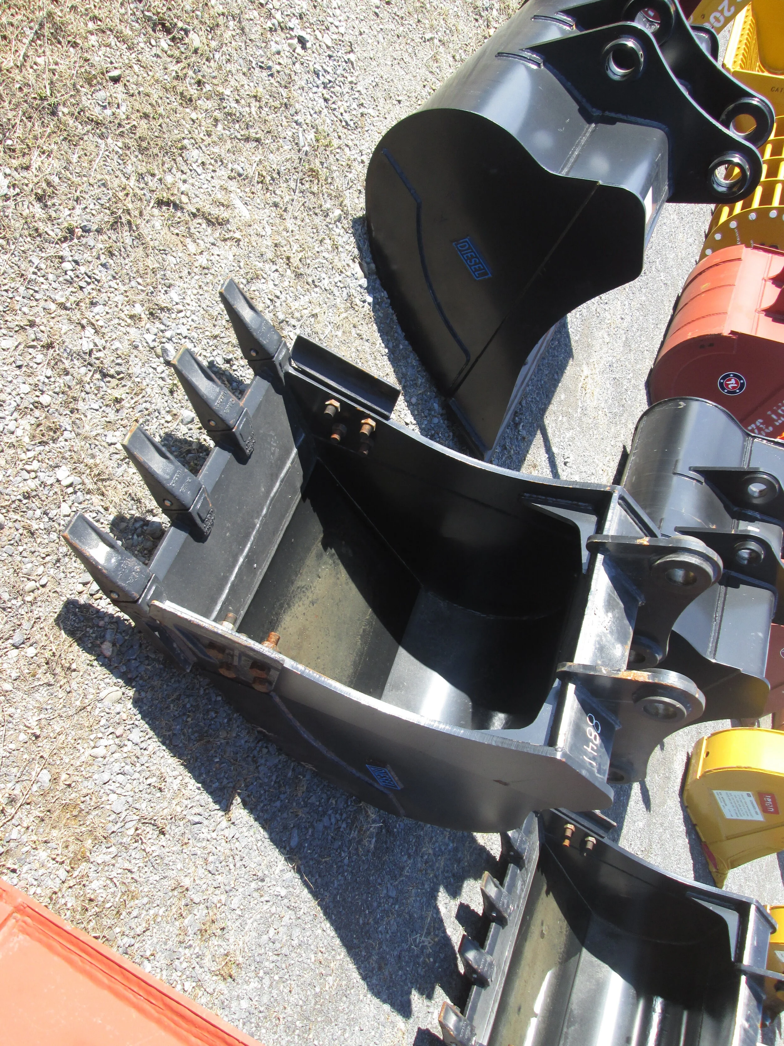 #8841- New 30"  DE Tooth Bucket Hitachi EX120, Kobelco SK120, Hyundai R140 - REGULAR PRICE $3,883.95 CASH OR WIRE TRANSFER PRICE IS