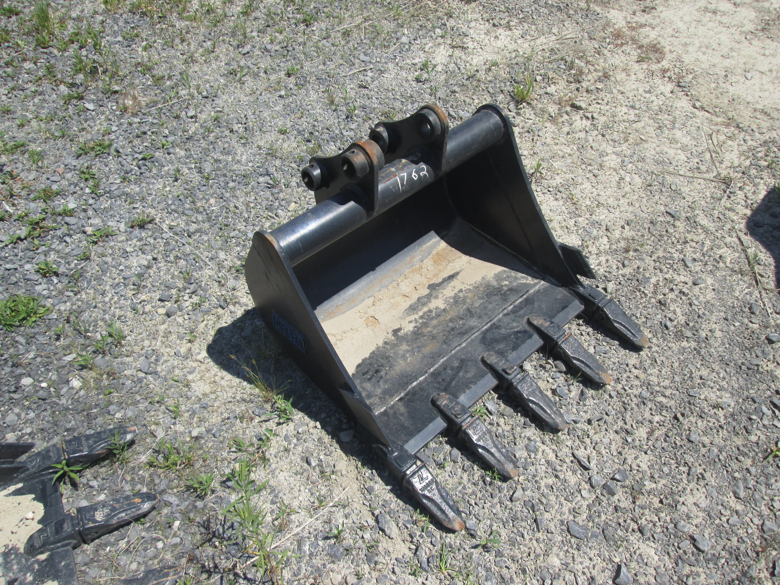 #1762- New 30" Diesel Tooth Bucket CAT303, Kobelco SK35, JD35D  - REGULAR PRICE $1,573.95 CASH OR WIRE TRANSFER PRICE IS