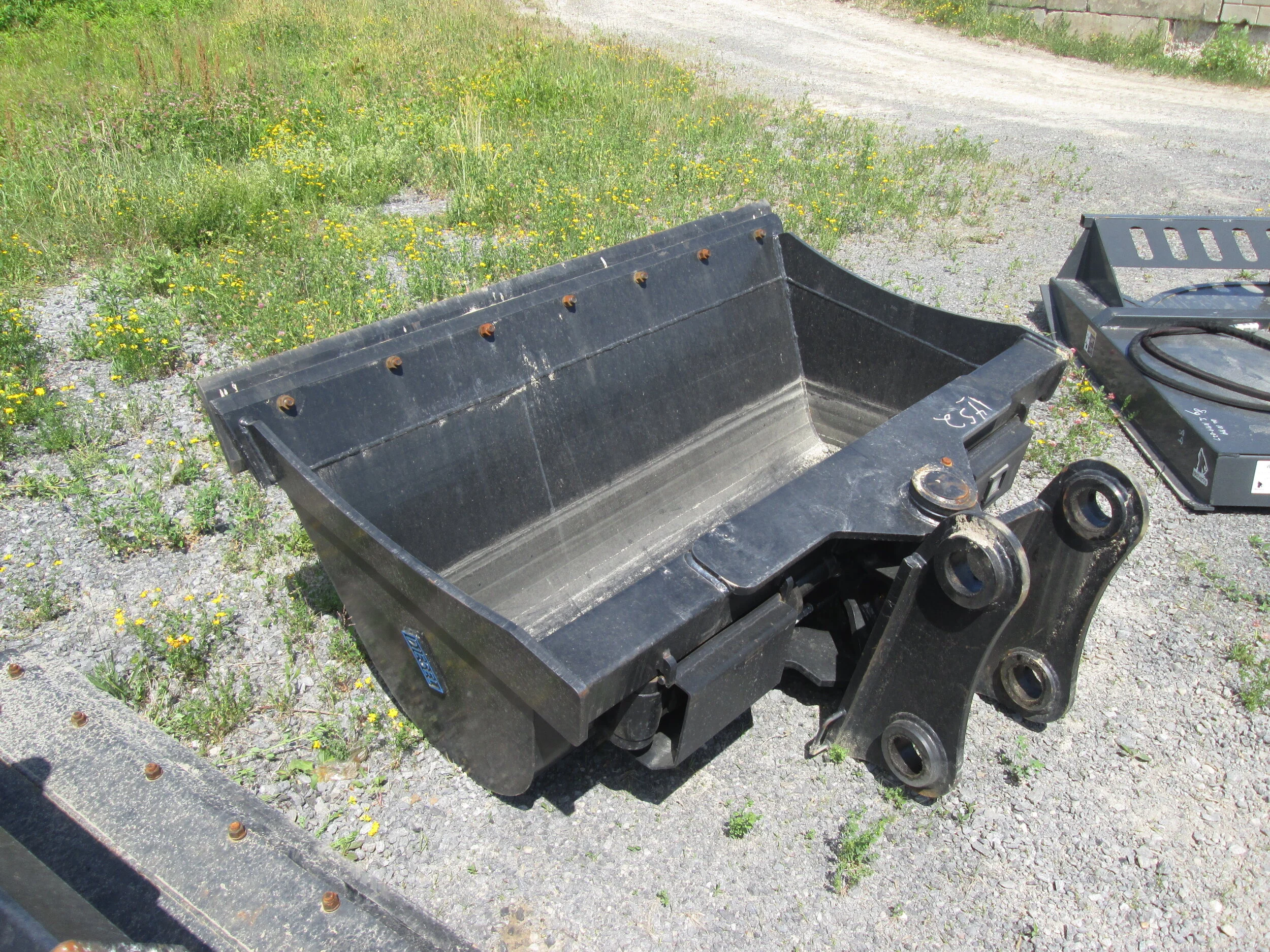 1452 72" NEW Diesel Hydraulic Tilt Swivel Bucket CAT320, John Deere