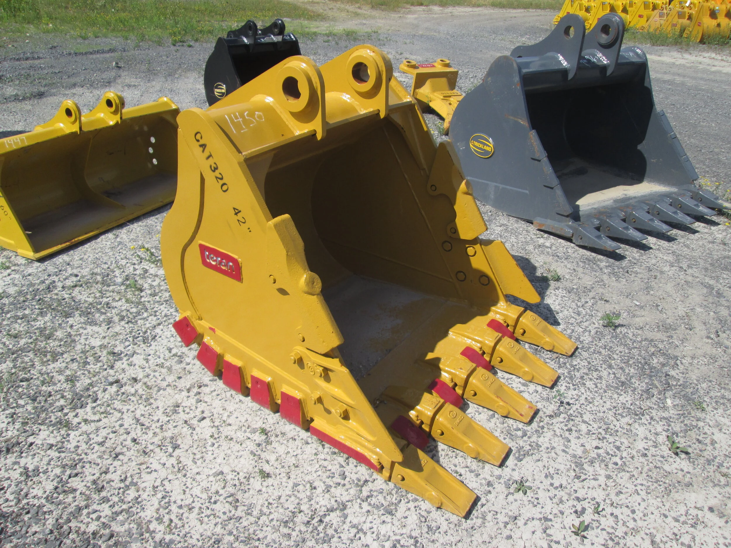 #6038- New 42" EMAQ/HD Tooth Bucket CAT 320-323, Hitachi, John Deere 150-200  - REGULAR PRICE $6,298.95 CASH OR WIRE TRANSFER PRICE IS