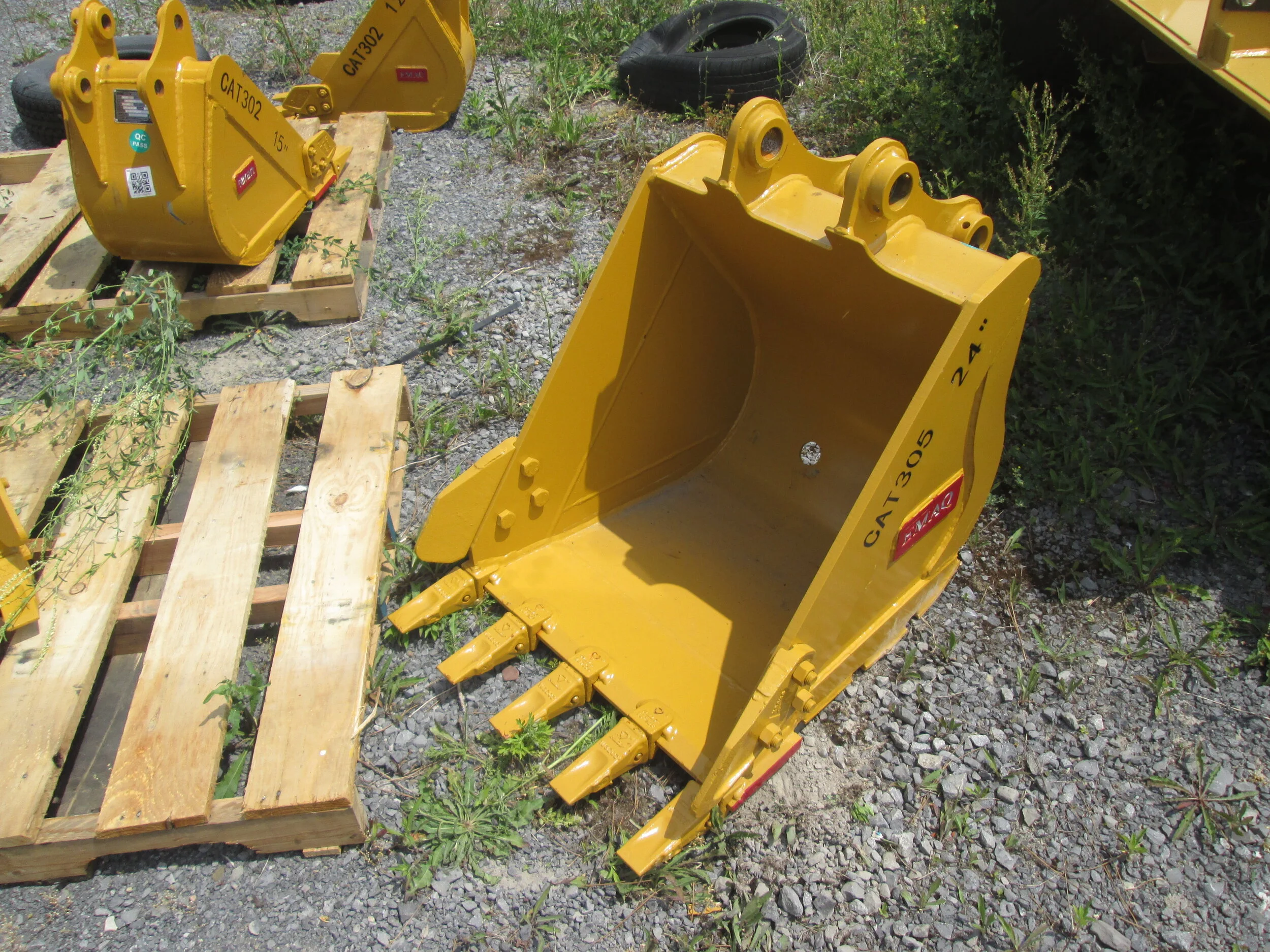 #5877- New 24" EMAQ Tooth Bucket. Bobcat E50, Case CX50, Kobelco SK50 - REGULAR PRICE $1,783.95 CASH OR WIRE TRANSFER PRICE IS