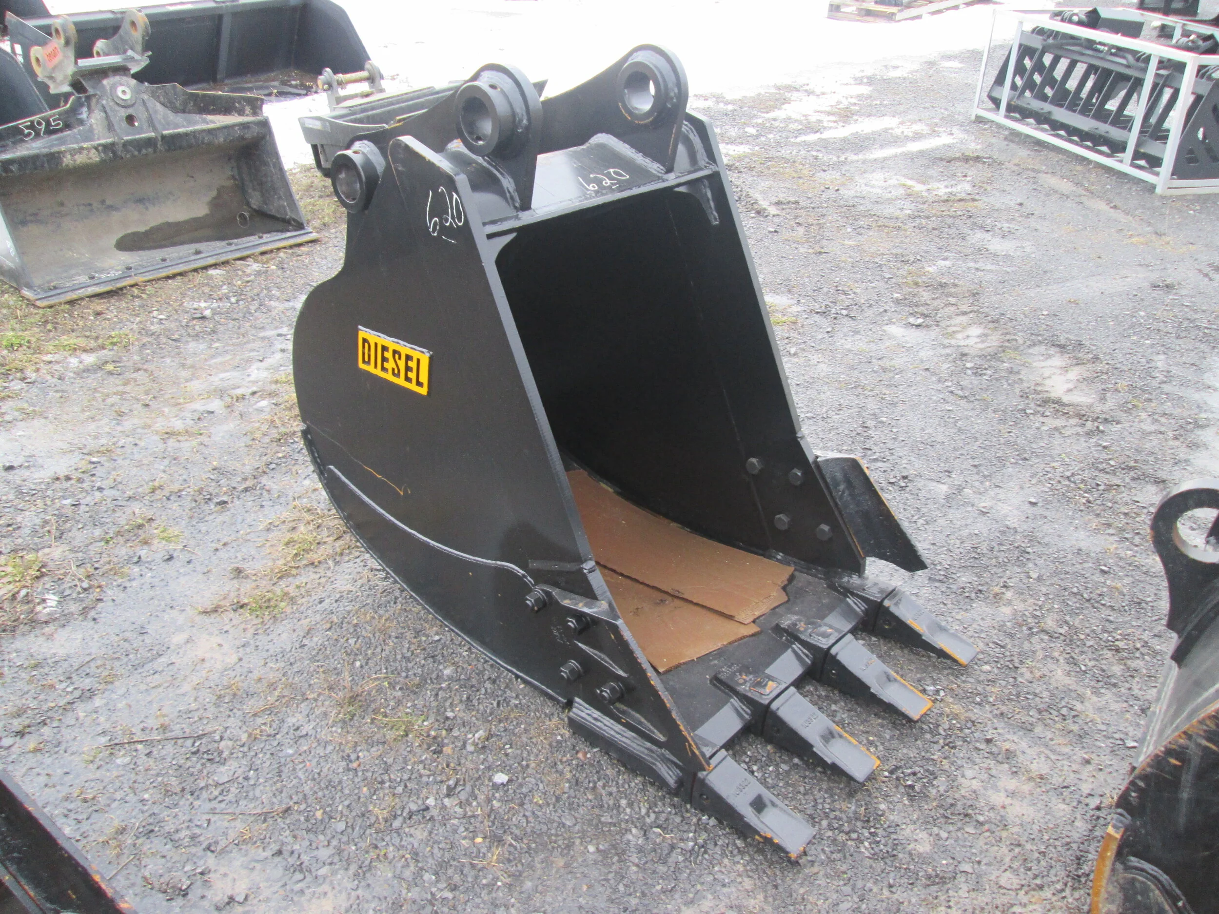 #620- New 30" DE Tooth Bucket Fits Kobelco SK200, CAT320-323, Hitachi - REGULAR PRICE $3,148.95 CASH OR WIRE TRANSFER PRICE IS