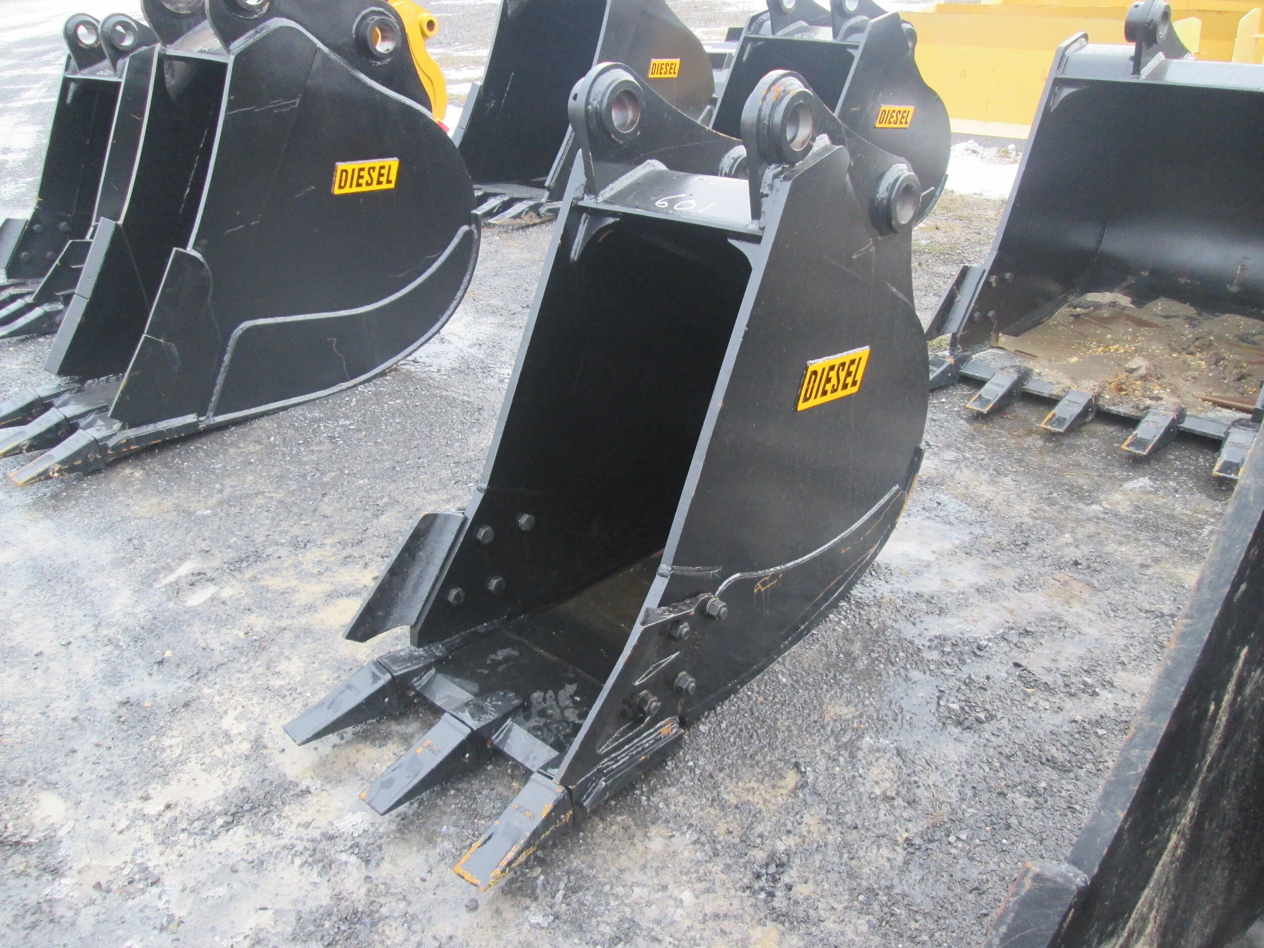 #0601- New 24" DE Tooth Bucket CAT 318, John Deere 160, Kobelco SK200  - REGULAR PRICE $2,310.00 CASH OR WIRE TRANSFER PRICE IS