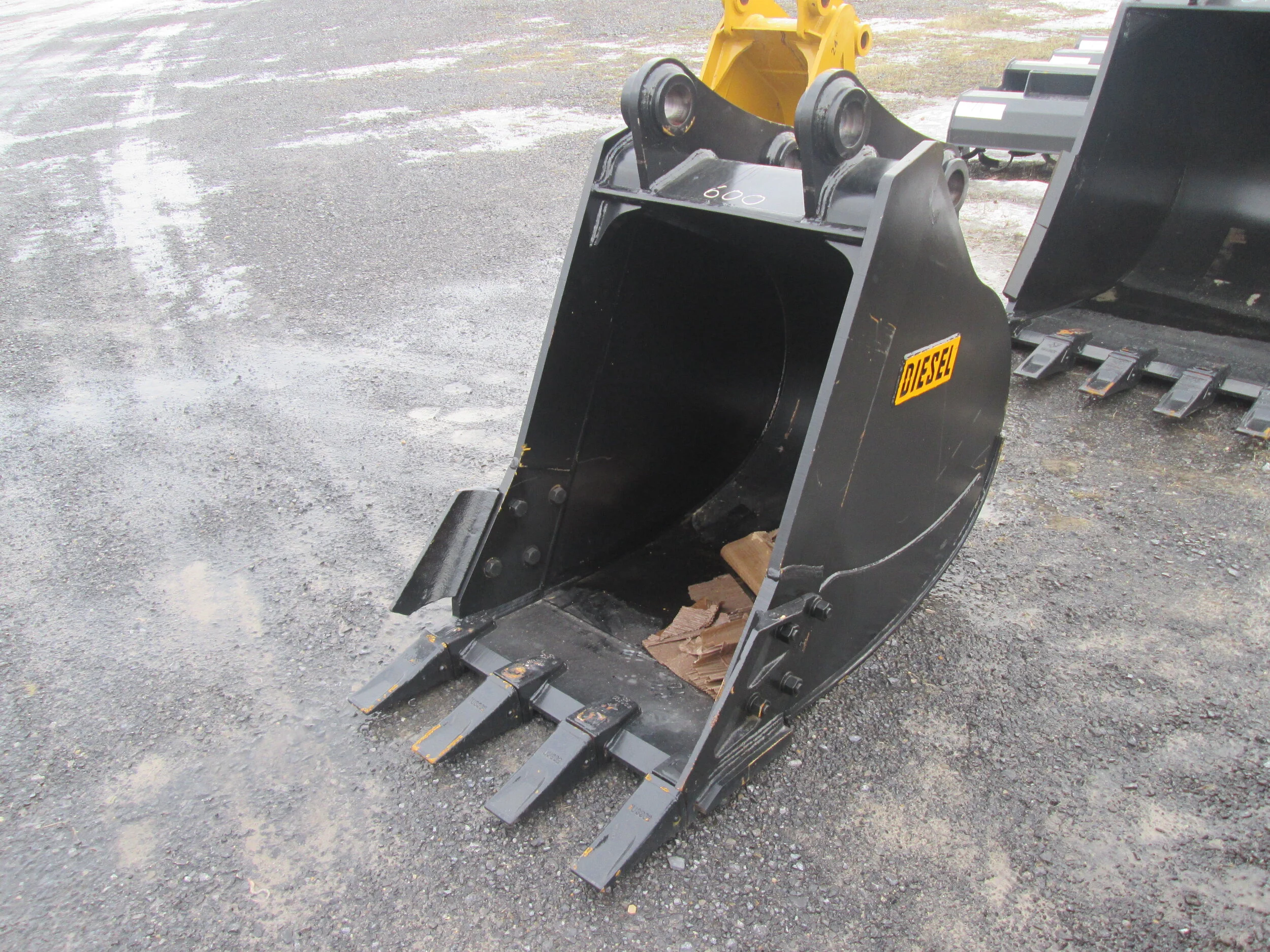 #600- New 30" DE Tooth Bucket Fits Komatsu PC200, Kobelco SK200, CAT320 - REGULAR PRICE $3,148.95 CASH OR WIRE TRANSFER PRICE IS