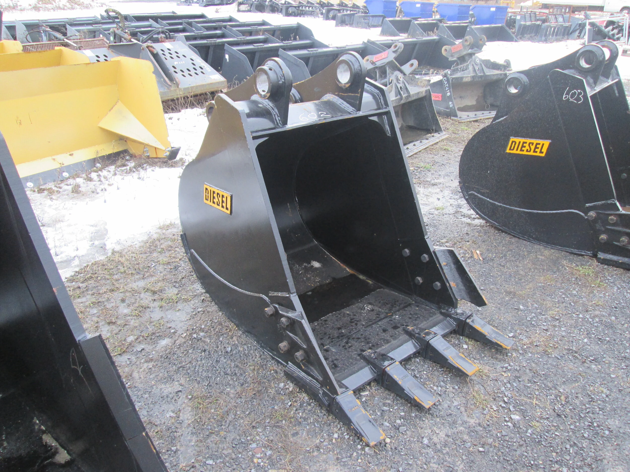 #602- New 36" DE Tooth Bucket Fits Komatsu PC200, Kobelco SK200, CAT320-323 - REGULAR PRICE $5,248.95 CASH OR WIRE TRANSFER PRICE IS
