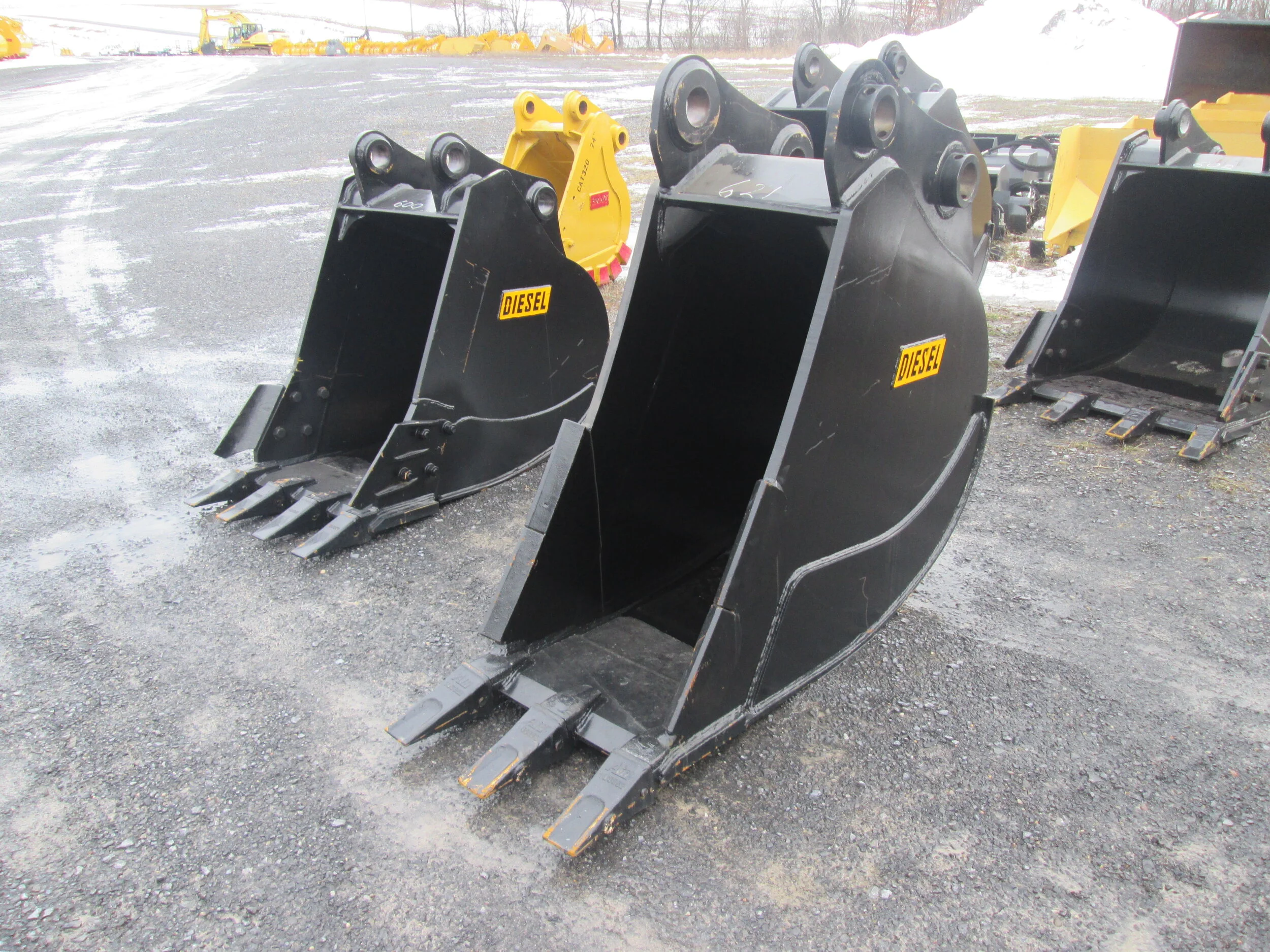 #621-  New 24" DE Tooth Bucket Hitachi  EX220, Samsung SE240, Daewoo S280  - REGULAR PRICE $5,248.95 CASH OR WIRE TRANSFER PRICE IS